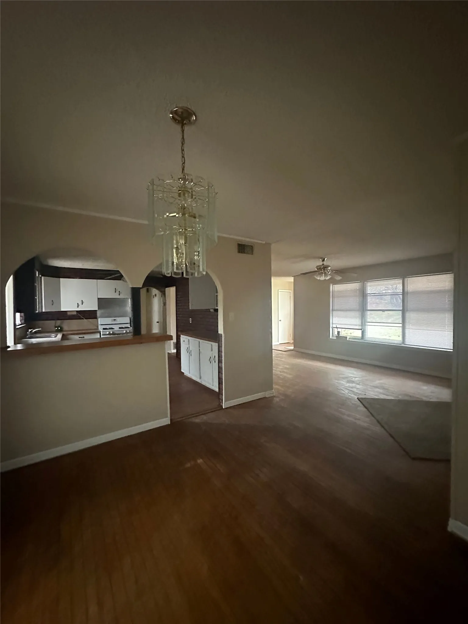 Single Family Residence For Rent in Taylor County , 401 S Jefferson Drive, Abilene, Texas 79605, 3 Bedroom, 2 Bathroom, 2 Garage spaces, 1,857 Sqft, built in 1954, mls#21397856, Real Estate Agent in Abilene, Homes For Rent in Taylor county, Homes For Rent in Abilene, Realtor in Abilene Texas, Real Estate Brokerage Independent Realty Texas, Luminita Cordes Realtor