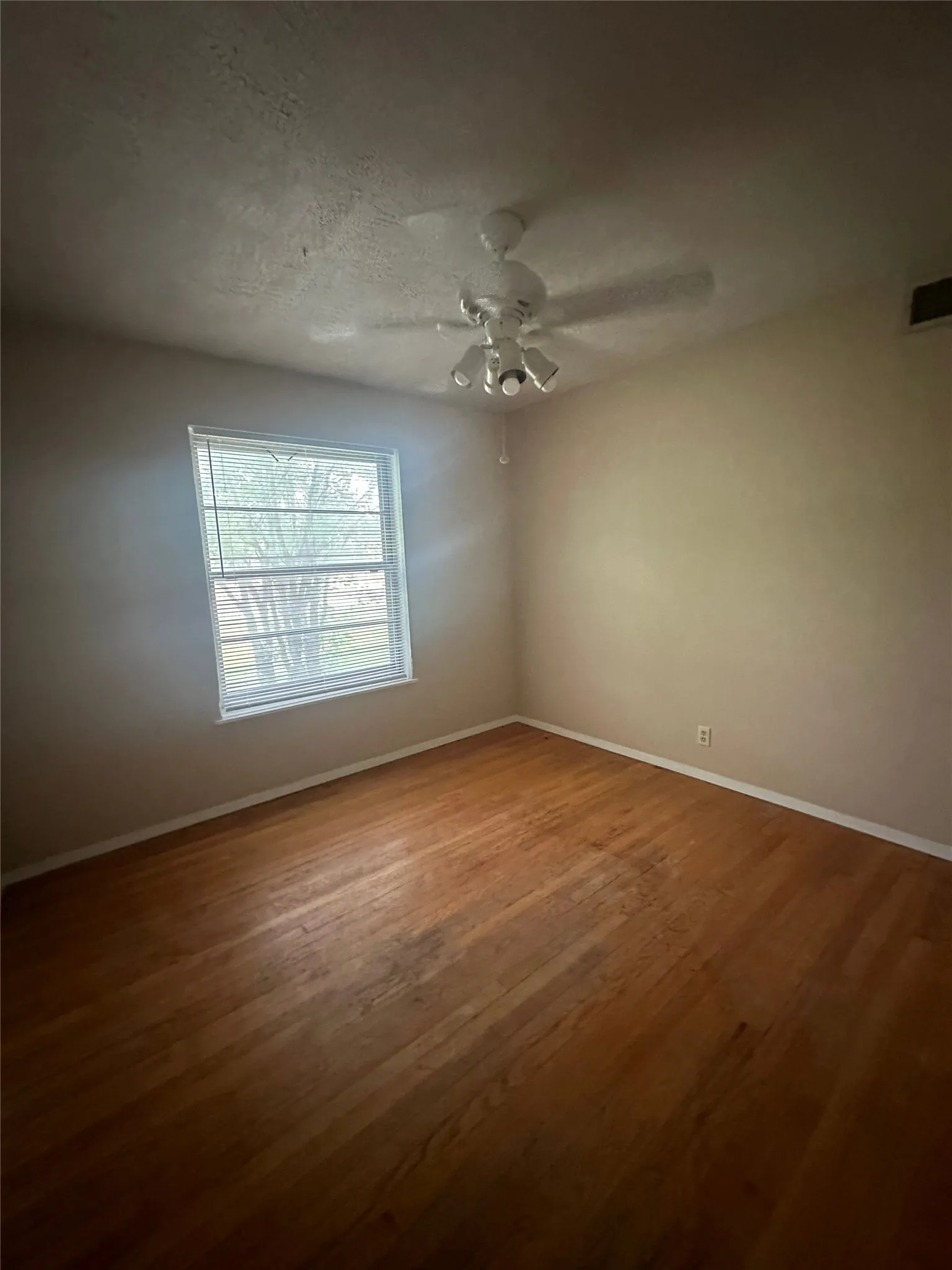 Single Family Residence For Rent in Taylor County , 401 S Jefferson Drive, Abilene, Texas 79605, 3 Bedroom, 2 Bathroom, 2 Garage spaces, 1,857 Sqft, built in 1954, mls#21397856, Real Estate Agent in Abilene, Homes For Rent in Taylor county, Homes For Rent in Abilene, Realtor in Abilene Texas, Real Estate Brokerage Independent Realty Texas, Luminita Cordes Realtor