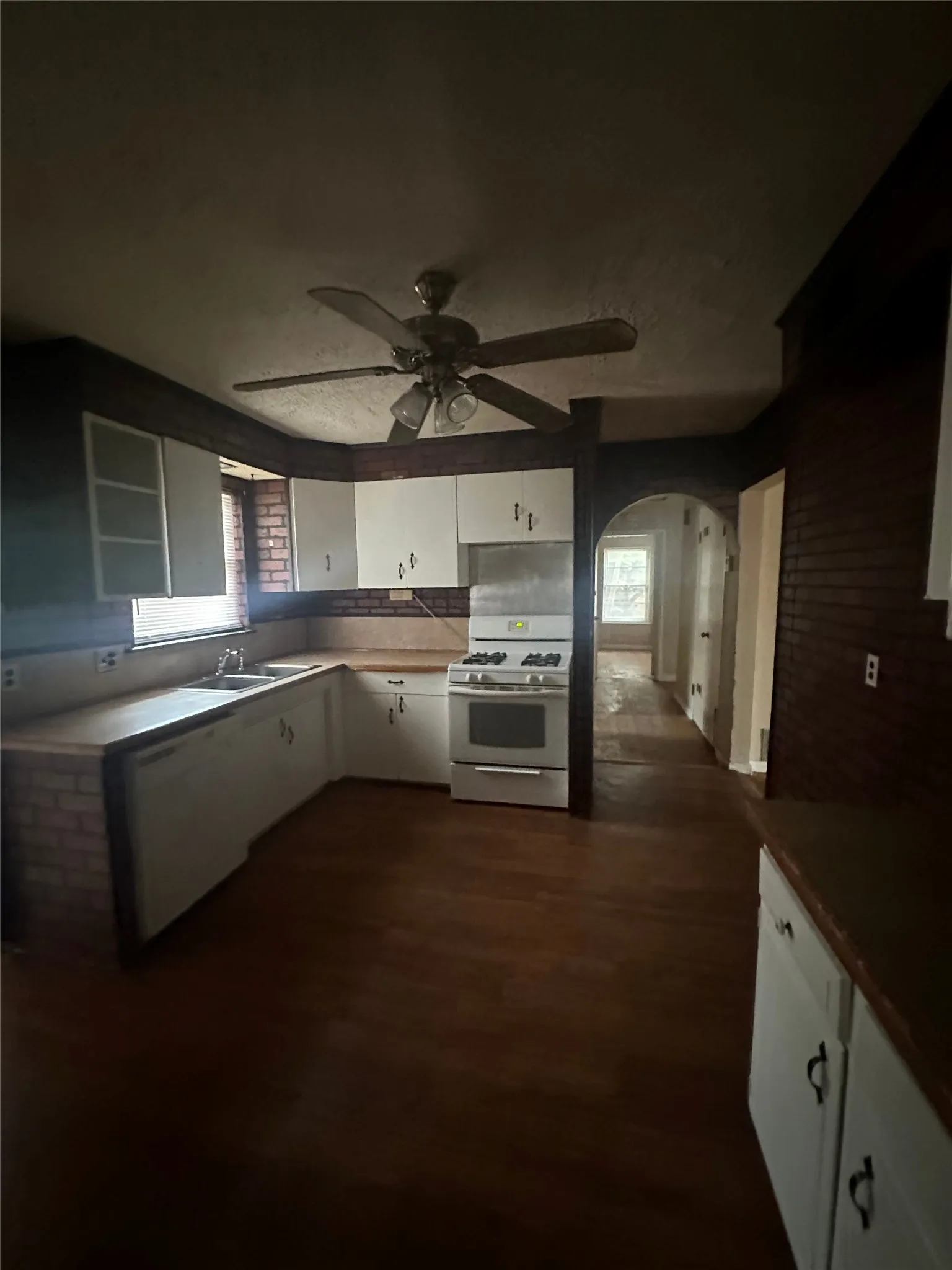 Single Family Residence For Rent in Taylor County , 401 S Jefferson Drive, Abilene, Texas 79605, 3 Bedroom, 2 Bathroom, 2 Garage spaces, 1,857 Sqft, built in 1954, mls#21397856, Real Estate Agent in Abilene, Homes For Rent in Taylor county, Homes For Rent in Abilene, Realtor in Abilene Texas, Real Estate Brokerage Independent Realty Texas, Luminita Cordes Realtor