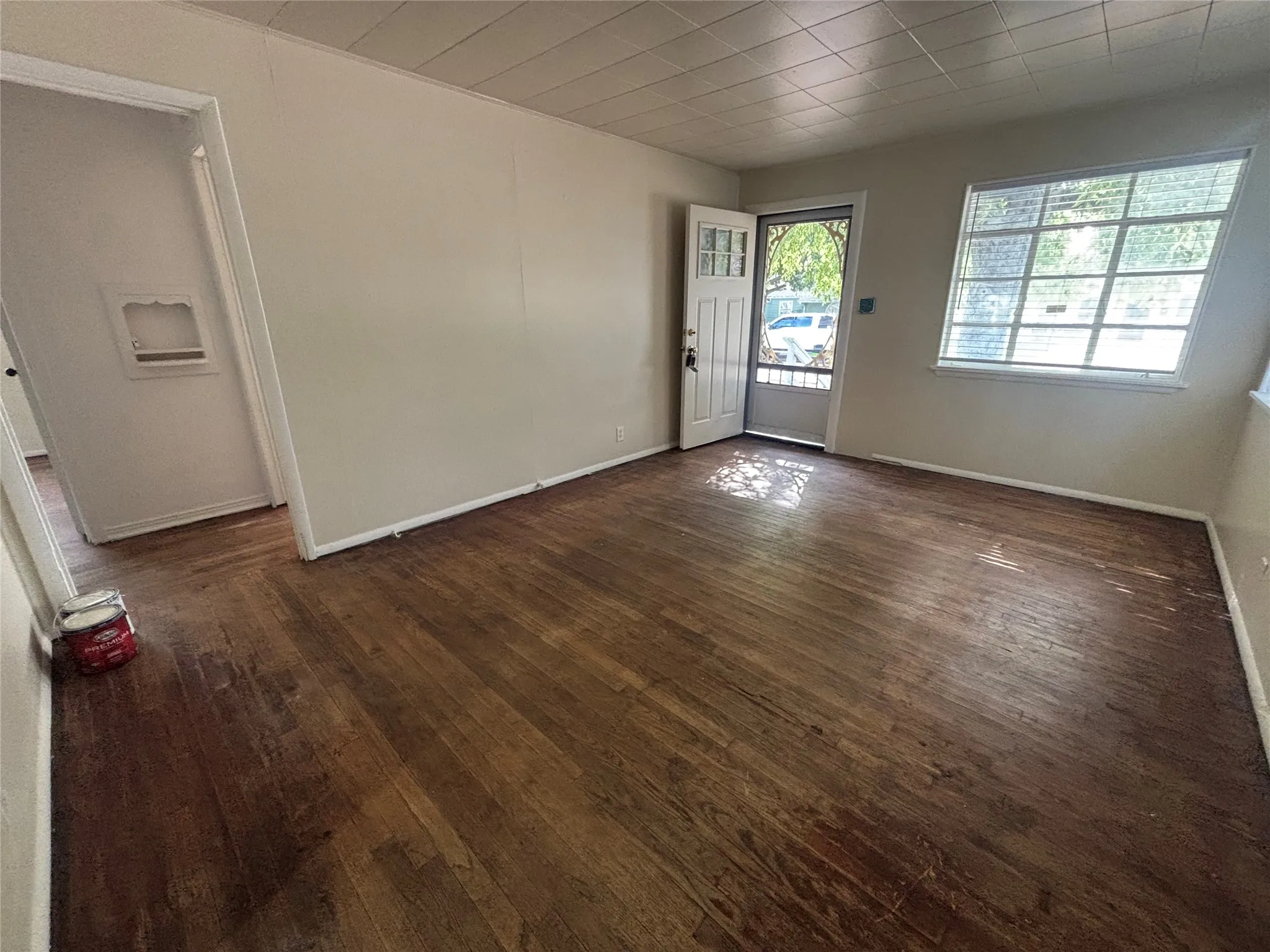 Single Family Residence For Rent in Tarrant County , 4116 Lisbon Street, Fort Worth, Texas 76107, 2 Bedroom, 1 Bathroom, 1 Garage spaces, 728 Sqft, built in 1949, mls#21397858, Real Estate Agent in Fort Worth, Homes For Rent in Tarrant county, Homes For Rent in Fort Worth, Realtor in Fort Worth Texas, Real Estate Brokerage Independent Realty Texas, Luminita Cordes Realtor