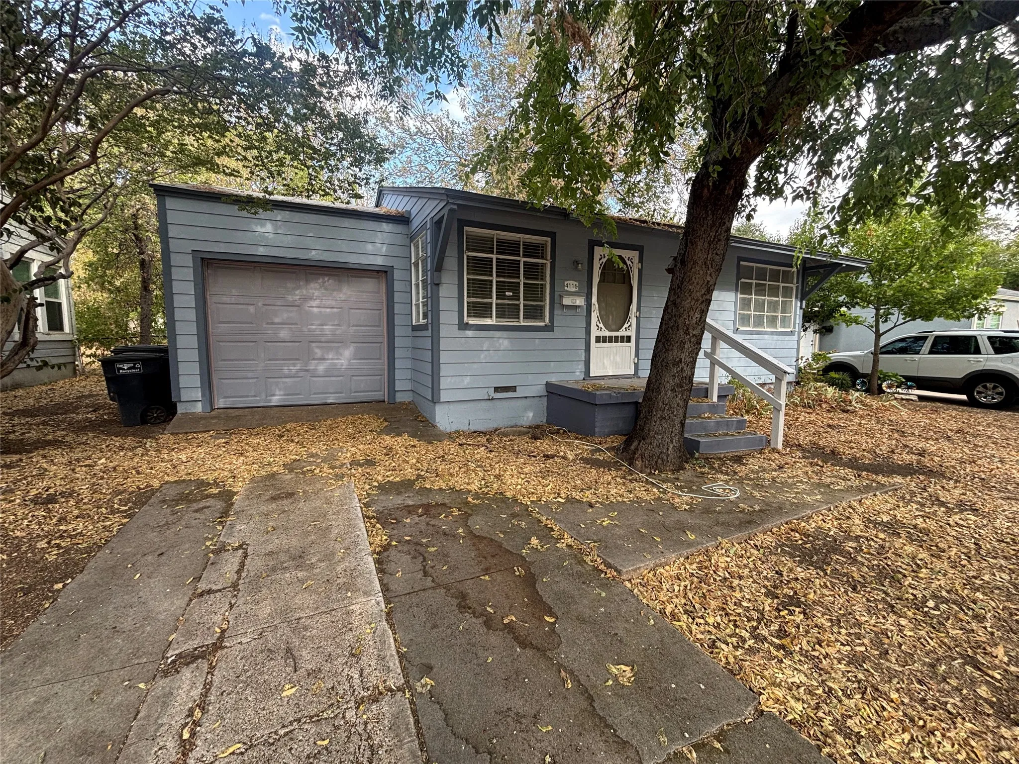 Single-car garage with overhead door