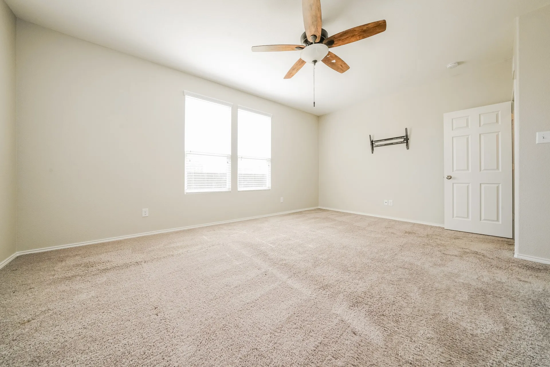 Single Family Residence For Rent in Denton County , 713 Jonius Creek Drive, Little Elm, Texas 75068, 3 Bedroom, 2 Bathroom, 2 Garage spaces, 2,154 Sqft, built in 2017, mls#21397870, Real Estate Agent in Little Elm, Homes For Rent in Denton county, Homes For Rent in Little Elm, Realtor in Little Elm Texas, Real Estate Brokerage Independent Realty Texas, Luminita Cordes Realtor