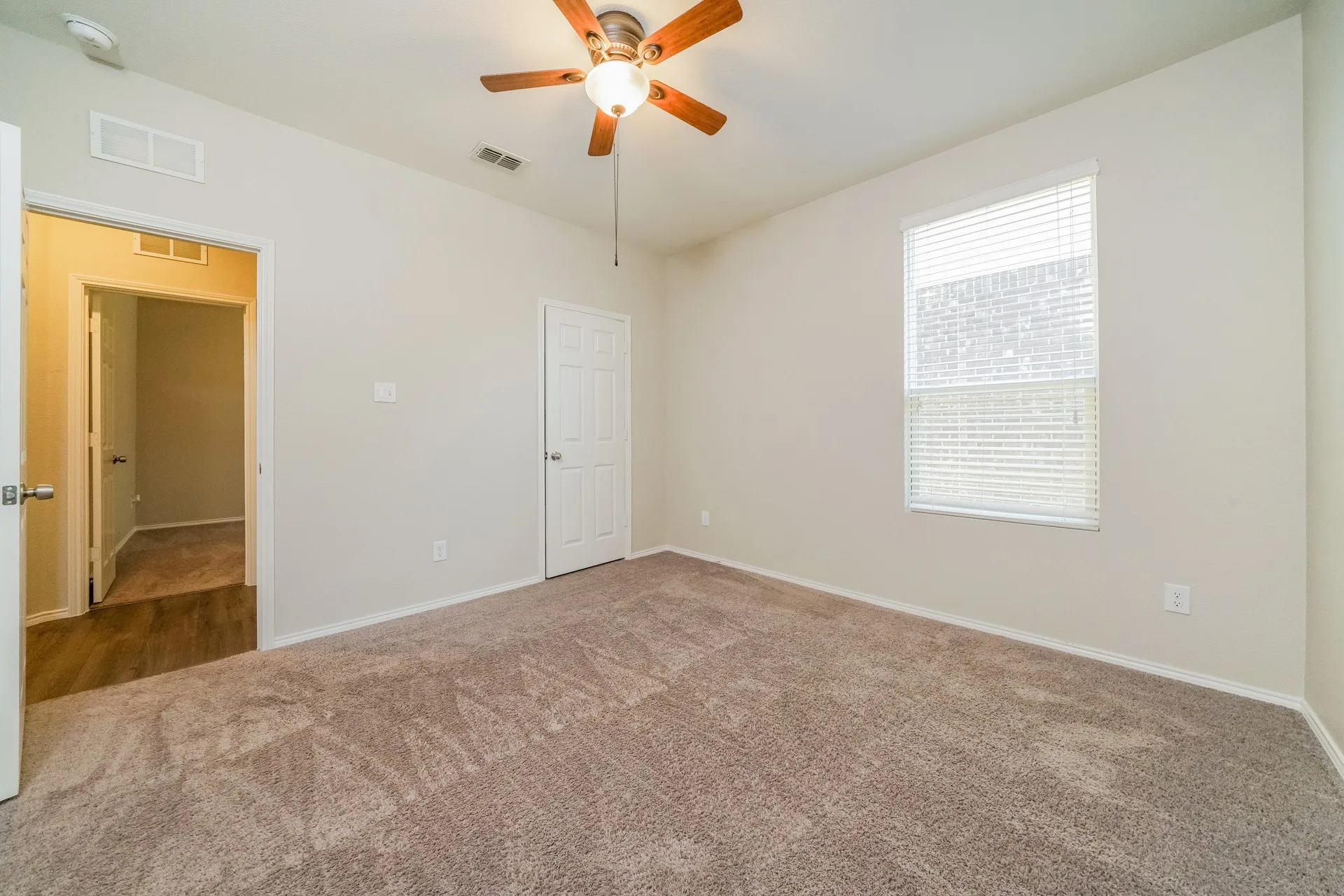 Single Family Residence For Rent in Denton County , 713 Jonius Creek Drive, Little Elm, Texas 75068, 3 Bedroom, 2 Bathroom, 2 Garage spaces, 2,154 Sqft, built in 2017, mls#21397870, Real Estate Agent in Little Elm, Homes For Rent in Denton county, Homes For Rent in Little Elm, Realtor in Little Elm Texas, Real Estate Brokerage Independent Realty Texas, Luminita Cordes Realtor