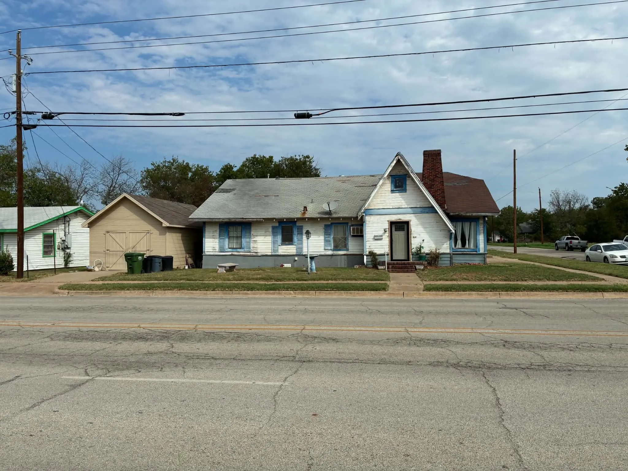 Single Family Residence For Sale in Palo Pinto County , 315 Martin Luther King Jr Street, Mineral Wells, Texas 76067, 2 Bedroom, 1 Bathroom, 1 Garage spaces, 1,942 Sqft, built in 1960, mls#21397591, Real Estate Agent in Mineral Wells, Homes For Sale in Palo Pinto county, Homes For Sale in Mineral Wells, Realtor in Mineral Wells Texas, Real Estate Brokerage Independent Realty Texas, Luminita Cordes Realtor