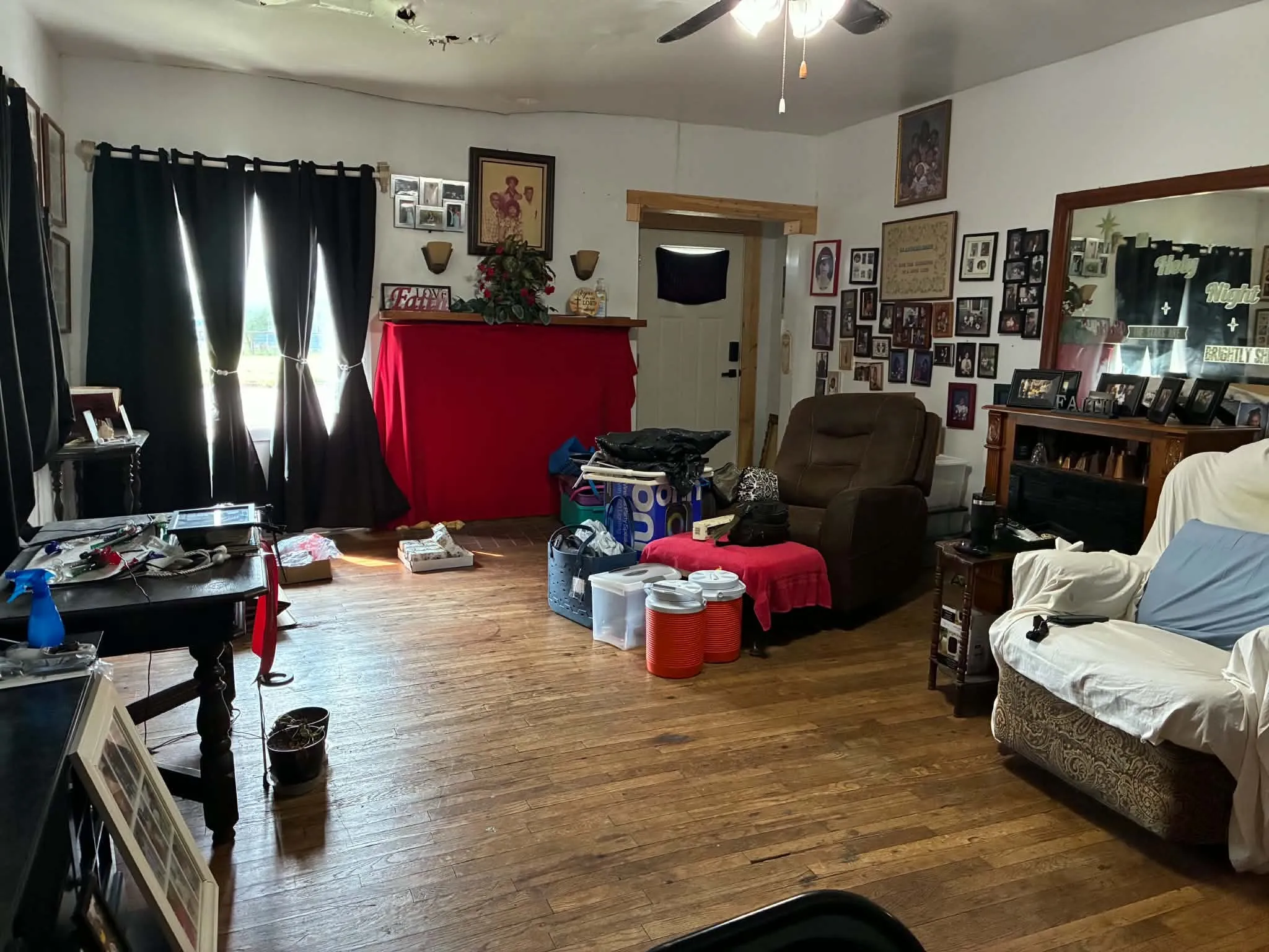 Single Family Residence For Sale in Palo Pinto County , 315 Martin Luther King Jr Street, Mineral Wells, Texas 76067, 2 Bedroom, 1 Bathroom, 1 Garage spaces, 1,942 Sqft, built in 1960, mls#21397591, Real Estate Agent in Mineral Wells, Homes For Sale in Palo Pinto county, Homes For Sale in Mineral Wells, Realtor in Mineral Wells Texas, Real Estate Brokerage Independent Realty Texas, Luminita Cordes Realtor