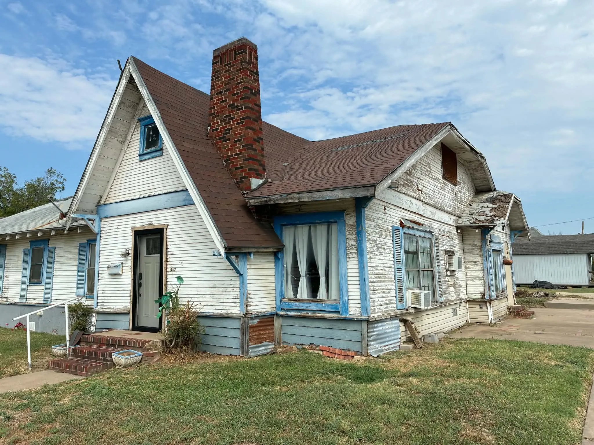 Single Family Residence For Sale in Palo Pinto County , 315 Martin Luther King Jr Street, Mineral Wells, Texas 76067, 2 Bedroom, 1 Bathroom, 1 Garage spaces, 1,942 Sqft, built in 1960, mls#21397591, Real Estate Agent in Mineral Wells, Homes For Sale in Palo Pinto county, Homes For Sale in Mineral Wells, Realtor in Mineral Wells Texas, Real Estate Brokerage Independent Realty Texas, Luminita Cordes Realtor