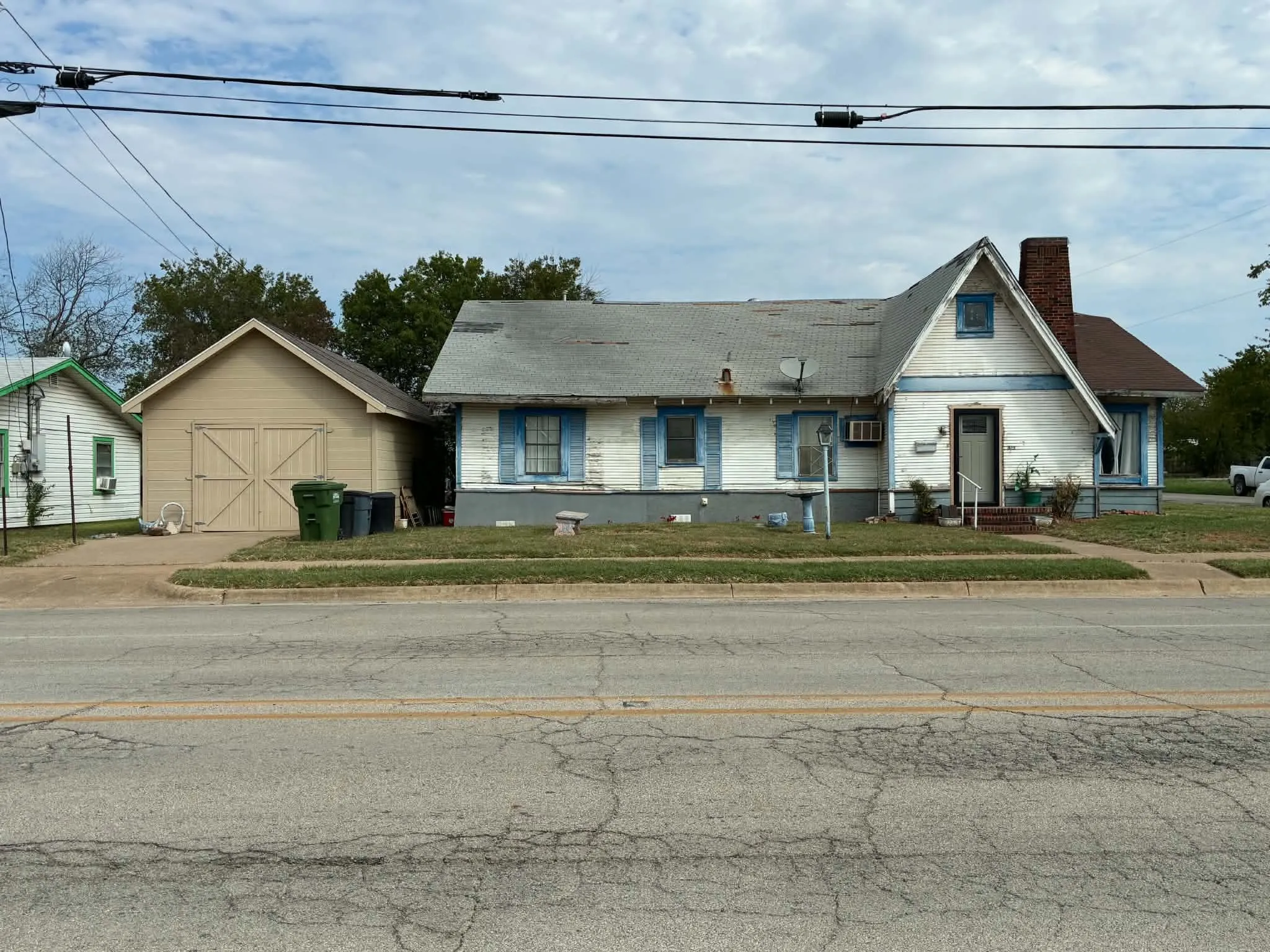 Single Family Residence For Sale in Palo Pinto County , 315 Martin Luther King Jr Street, Mineral Wells, Texas 76067, 2 Bedroom, 1 Bathroom, 1 Garage spaces, 1,942 Sqft, built in 1960, mls#21397591, Real Estate Agent in Mineral Wells, Homes For Sale in Palo Pinto county, Homes For Sale in Mineral Wells, Realtor in Mineral Wells Texas, Real Estate Brokerage Independent Realty Texas, Luminita Cordes Realtor