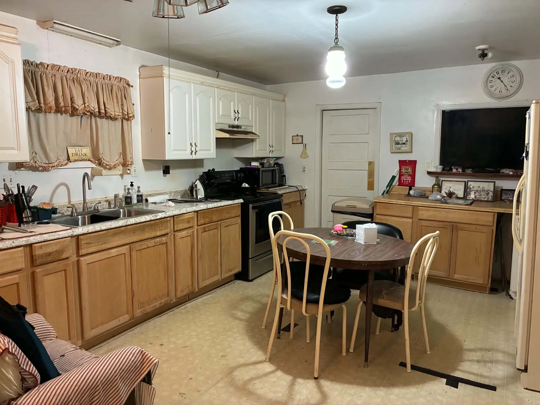Single Family Residence For Sale in Palo Pinto County , 315 Martin Luther King Jr Street, Mineral Wells, Texas 76067, 2 Bedroom, 1 Bathroom, 1 Garage spaces, 1,942 Sqft, built in 1960, mls#21397591, Real Estate Agent in Mineral Wells, Homes For Sale in Palo Pinto county, Homes For Sale in Mineral Wells, Realtor in Mineral Wells Texas, Real Estate Brokerage Independent Realty Texas, Luminita Cordes Realtor