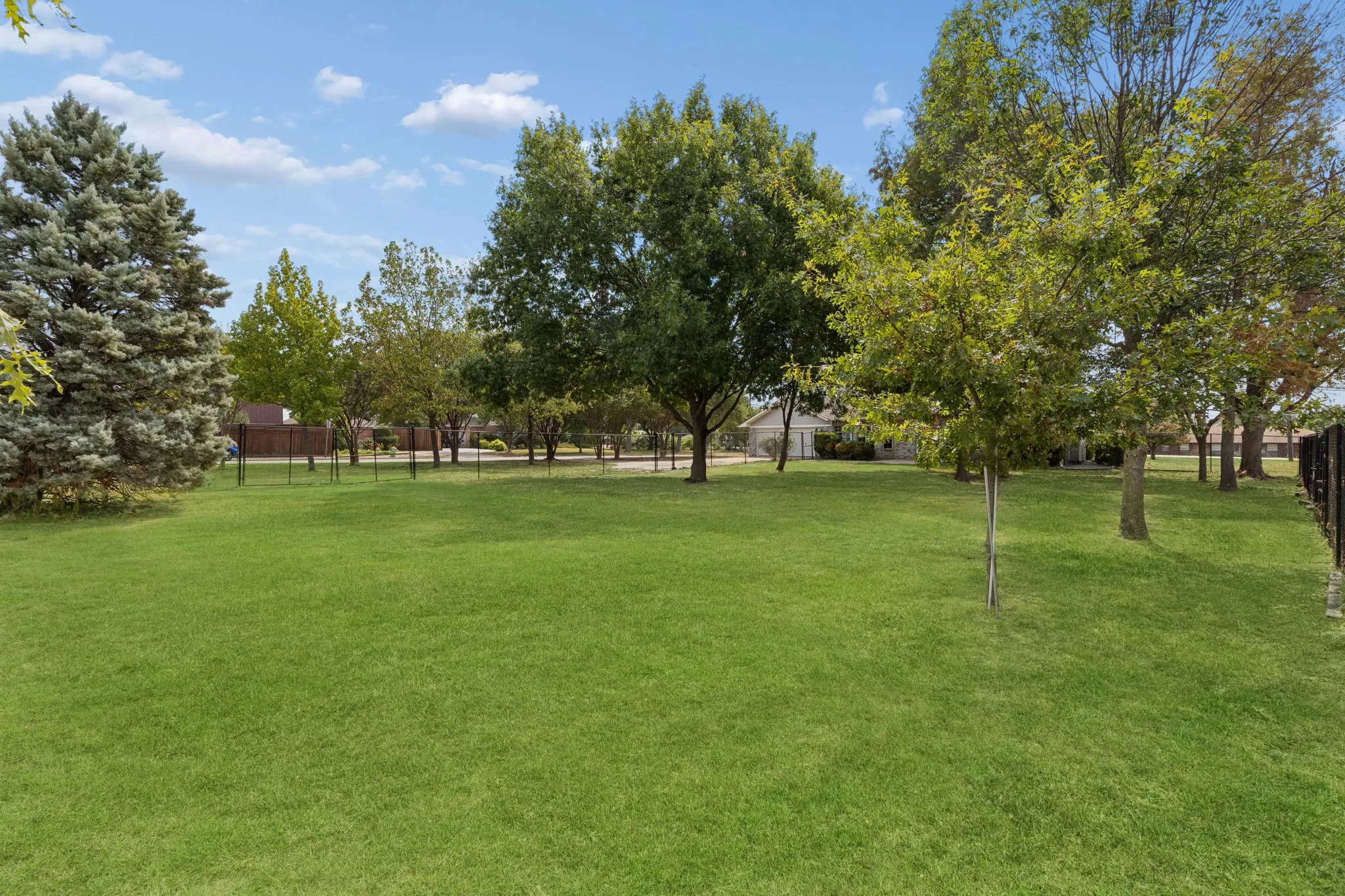 Single Family Residence For Sale in Dallas County , 1609 Blackburn Road, Sachse, Texas 75048, 4 Bedroom, 3 Bathroom, 2 Garage spaces, 2,090 Sqft, built in 1993, mls#21397781, Real Estate Agent in Sachse, Homes For Sale in Dallas county, Homes For Sale in Sachse, Realtor in Sachse Texas, Real Estate Brokerage Independent Realty Texas, Luminita Cordes Realtor