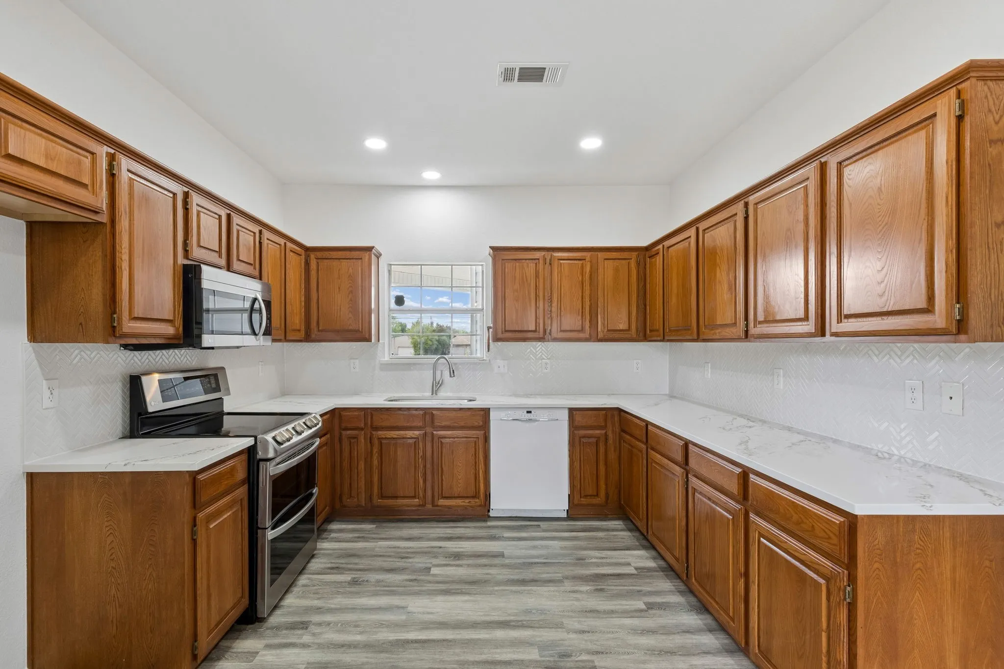Single Family Residence For Sale in Dallas County , 1609 Blackburn Road, Sachse, Texas 75048, 4 Bedroom, 3 Bathroom, 2 Garage spaces, 2,090 Sqft, built in 1993, mls#21397781, Real Estate Agent in Sachse, Homes For Sale in Dallas county, Homes For Sale in Sachse, Realtor in Sachse Texas, Real Estate Brokerage Independent Realty Texas, Luminita Cordes Realtor
