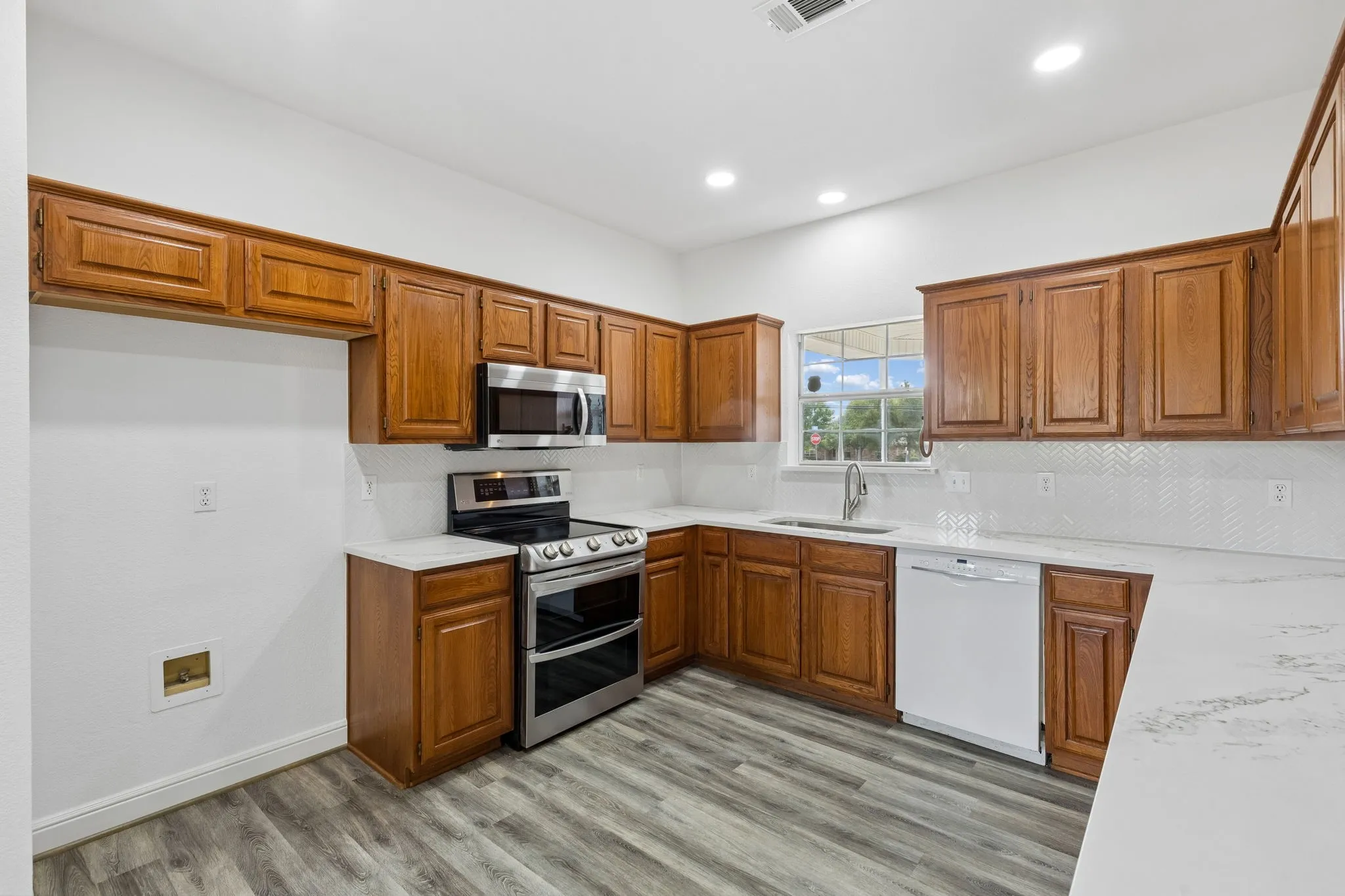 Single Family Residence For Sale in Dallas County , 1609 Blackburn Road, Sachse, Texas 75048, 4 Bedroom, 3 Bathroom, 2 Garage spaces, 2,090 Sqft, built in 1993, mls#21397781, Real Estate Agent in Sachse, Homes For Sale in Dallas county, Homes For Sale in Sachse, Realtor in Sachse Texas, Real Estate Brokerage Independent Realty Texas, Luminita Cordes Realtor