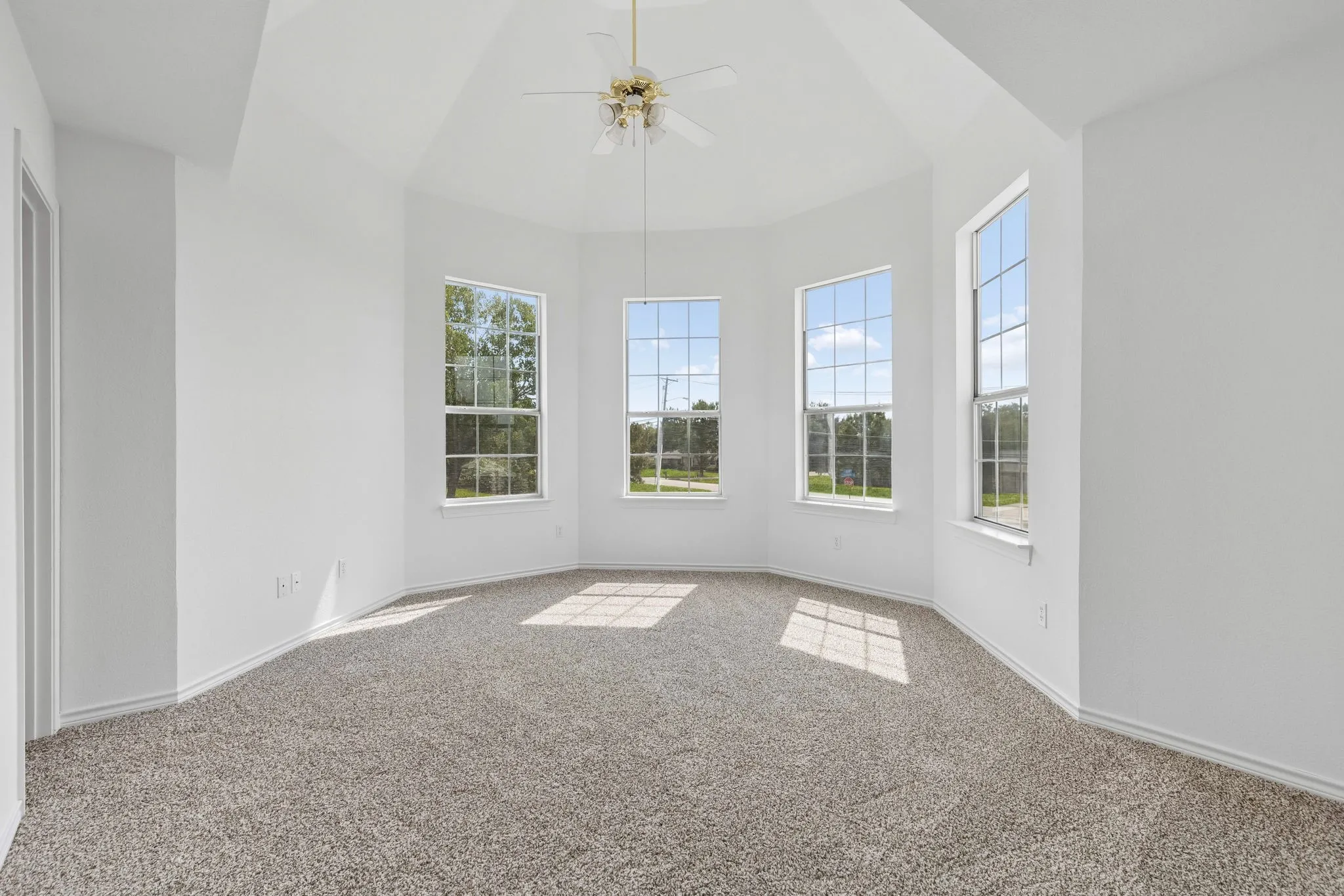 Single Family Residence For Sale in Dallas County , 1609 Blackburn Road, Sachse, Texas 75048, 4 Bedroom, 3 Bathroom, 2 Garage spaces, 2,090 Sqft, built in 1993, mls#21397781, Real Estate Agent in Sachse, Homes For Sale in Dallas county, Homes For Sale in Sachse, Realtor in Sachse Texas, Real Estate Brokerage Independent Realty Texas, Luminita Cordes Realtor