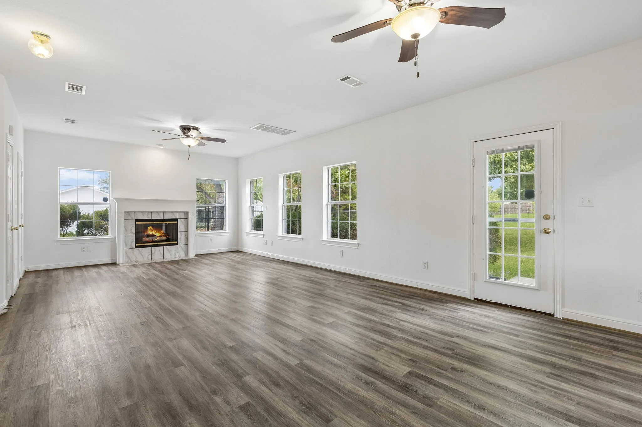 Single Family Residence For Sale in Dallas County , 1609 Blackburn Road, Sachse, Texas 75048, 4 Bedroom, 3 Bathroom, 2 Garage spaces, 2,090 Sqft, built in 1993, mls#21397781, Real Estate Agent in Sachse, Homes For Sale in Dallas county, Homes For Sale in Sachse, Realtor in Sachse Texas, Real Estate Brokerage Independent Realty Texas, Luminita Cordes Realtor