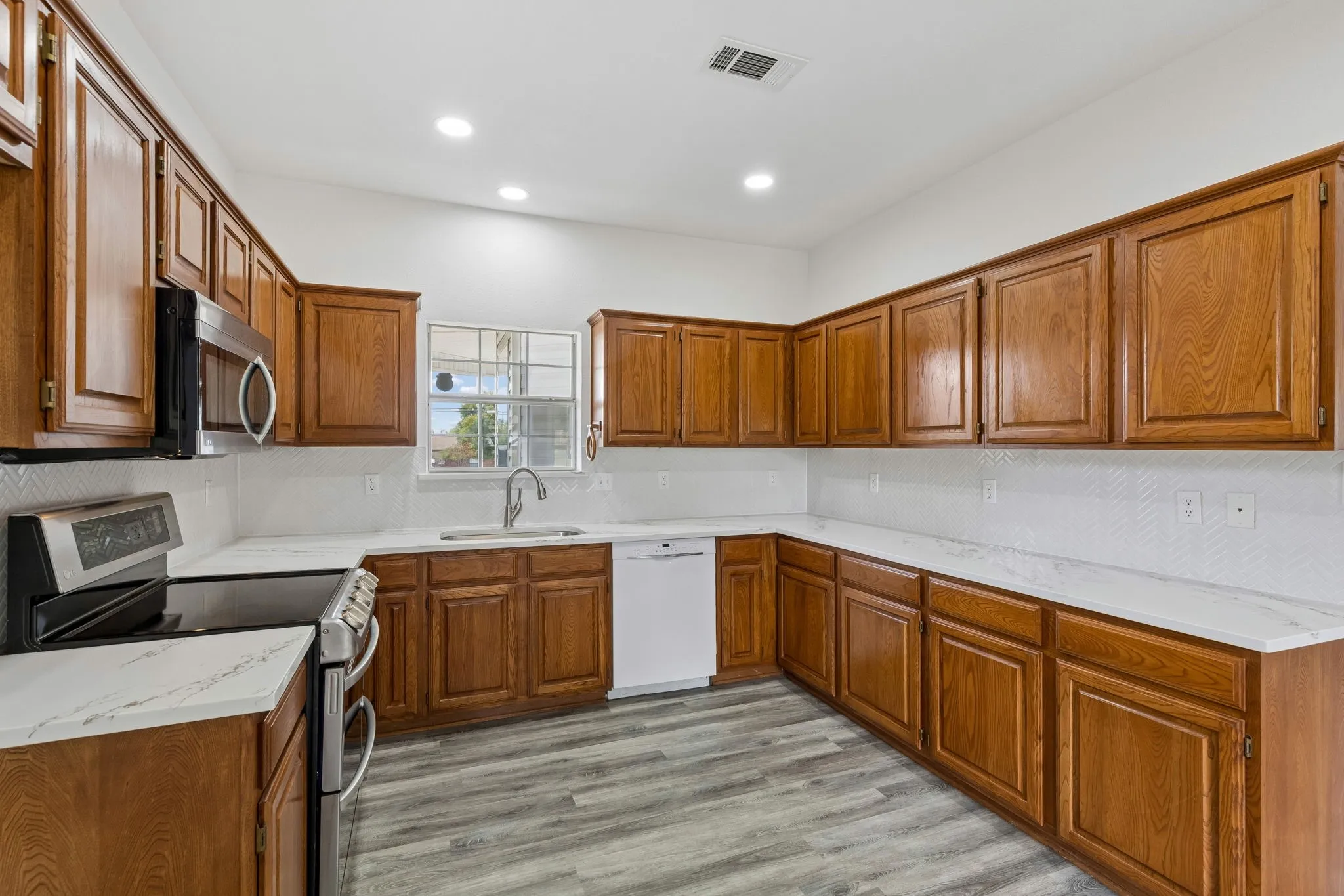 Single Family Residence For Sale in Dallas County , 1609 Blackburn Road, Sachse, Texas 75048, 4 Bedroom, 3 Bathroom, 2 Garage spaces, 2,090 Sqft, built in 1993, mls#21397781, Real Estate Agent in Sachse, Homes For Sale in Dallas county, Homes For Sale in Sachse, Realtor in Sachse Texas, Real Estate Brokerage Independent Realty Texas, Luminita Cordes Realtor