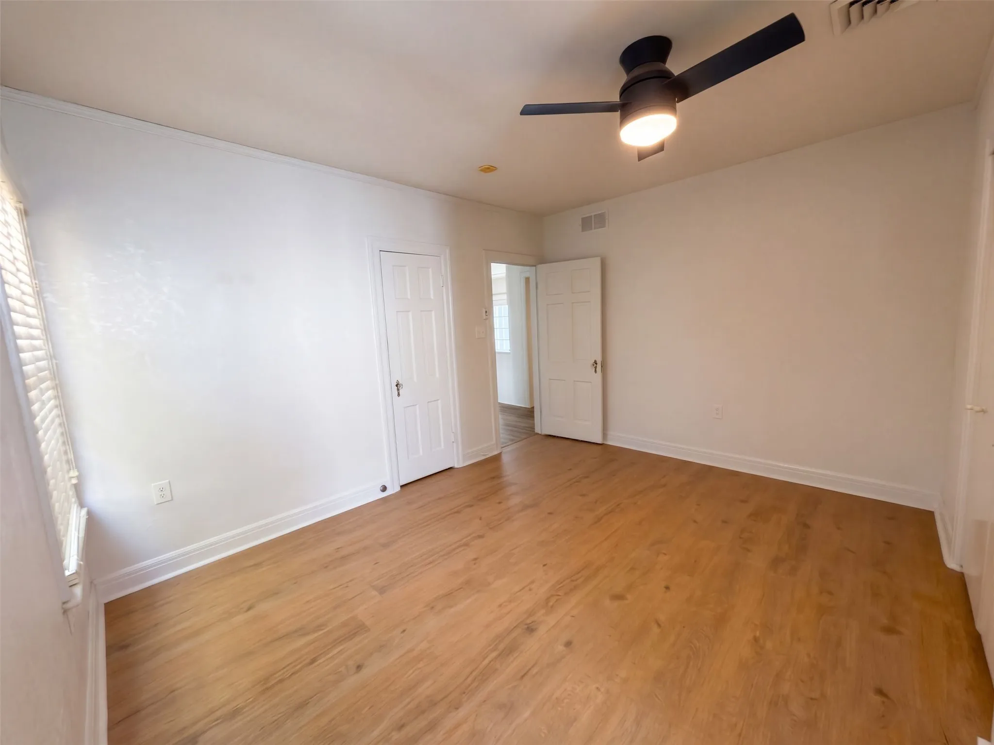 Single Family Residence For Sale in Anderson County , 1113 S Sylvan Avenue, Palestine, Texas 75801, 3 Bedroom, 2 Bathroom, 2 Garage spaces, 2,184 Sqft, built in 1938, mls#21397873, Real Estate Agent in Palestine, Homes For Sale in Anderson county, Homes For Sale in Palestine, Realtor in Palestine Texas, Real Estate Brokerage Independent Realty Texas, Luminita Cordes Realtor
