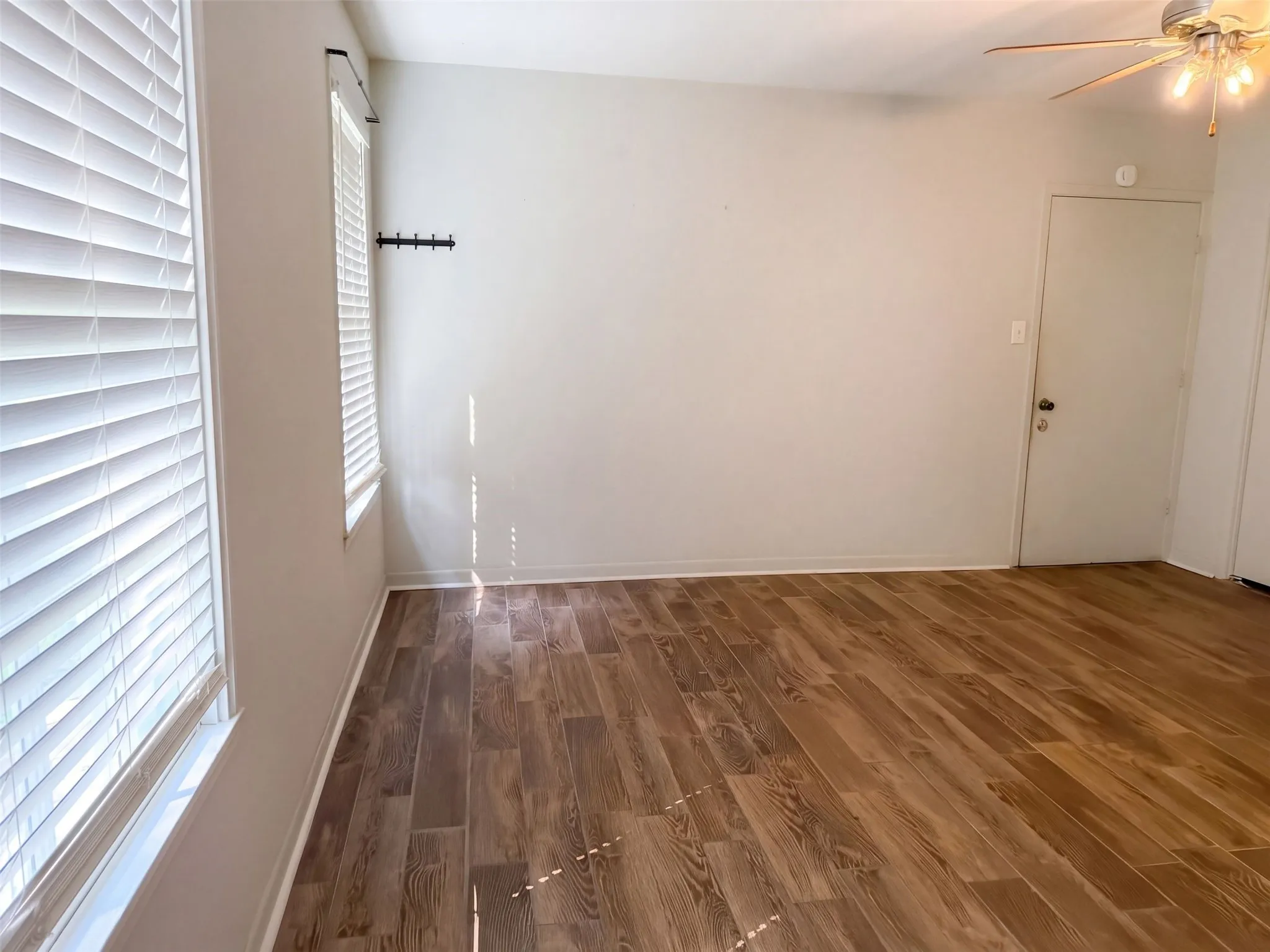 Single Family Residence For Sale in Anderson County , 1113 S Sylvan Avenue, Palestine, Texas 75801, 3 Bedroom, 2 Bathroom, 2 Garage spaces, 2,184 Sqft, built in 1938, mls#21397873, Real Estate Agent in Palestine, Homes For Sale in Anderson county, Homes For Sale in Palestine, Realtor in Palestine Texas, Real Estate Brokerage Independent Realty Texas, Luminita Cordes Realtor