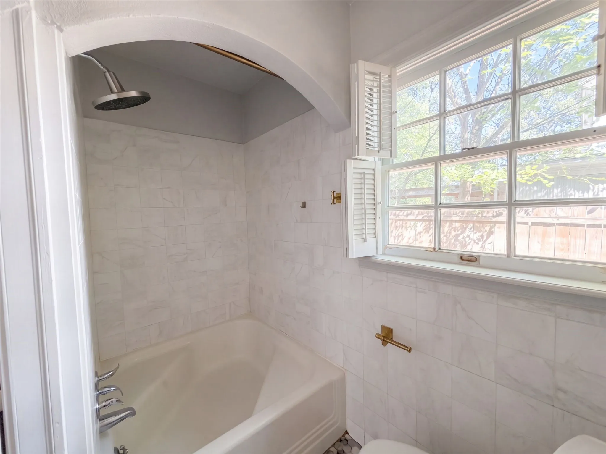 Single Family Residence For Sale in Anderson County , 1113 S Sylvan Avenue, Palestine, Texas 75801, 3 Bedroom, 2 Bathroom, 2 Garage spaces, 2,184 Sqft, built in 1938, mls#21397873, Real Estate Agent in Palestine, Homes For Sale in Anderson county, Homes For Sale in Palestine, Realtor in Palestine Texas, Real Estate Brokerage Independent Realty Texas, Luminita Cordes Realtor