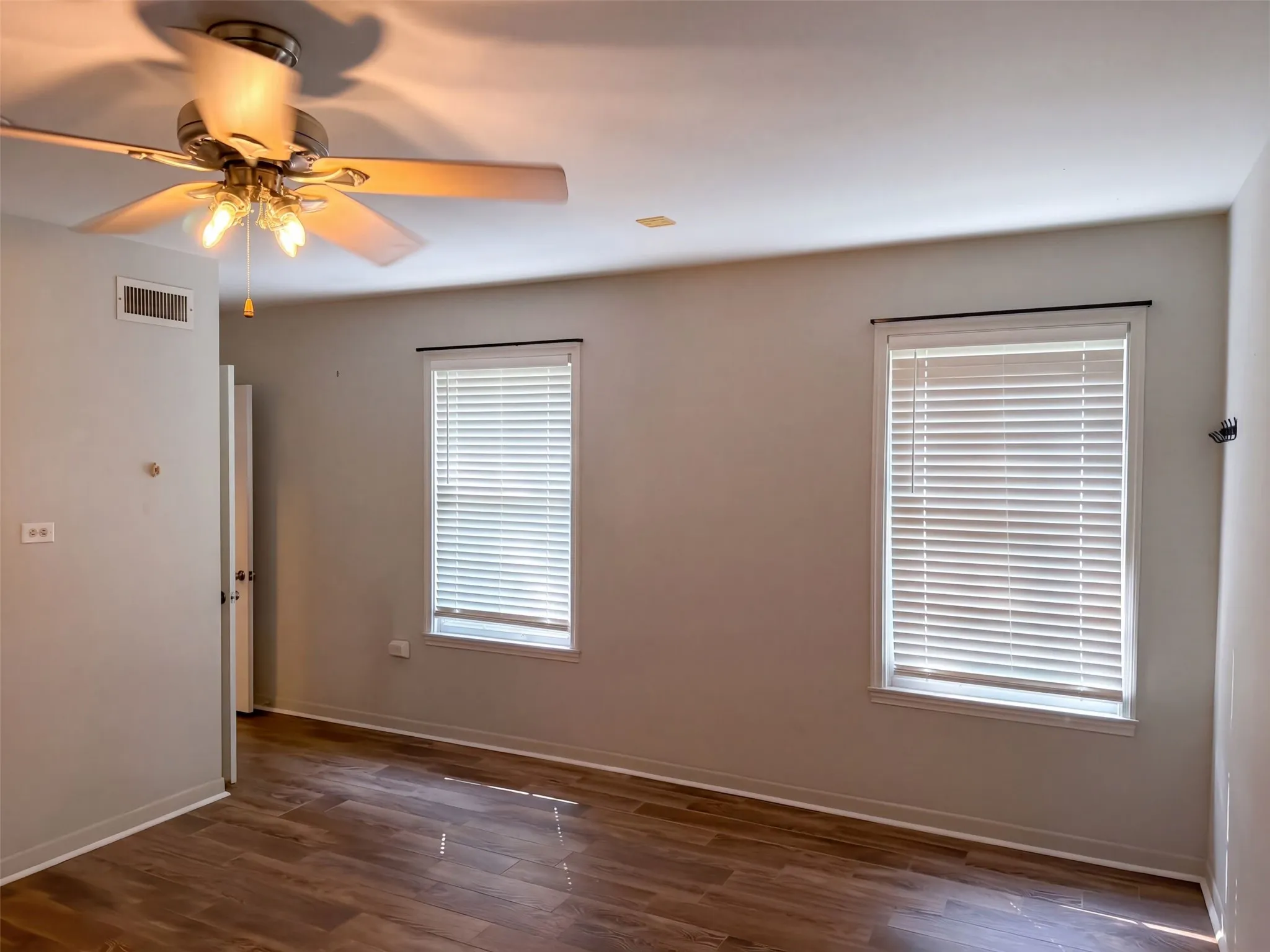 Single Family Residence For Sale in Anderson County , 1113 S Sylvan Avenue, Palestine, Texas 75801, 3 Bedroom, 2 Bathroom, 2 Garage spaces, 2,184 Sqft, built in 1938, mls#21397873, Real Estate Agent in Palestine, Homes For Sale in Anderson county, Homes For Sale in Palestine, Realtor in Palestine Texas, Real Estate Brokerage Independent Realty Texas, Luminita Cordes Realtor