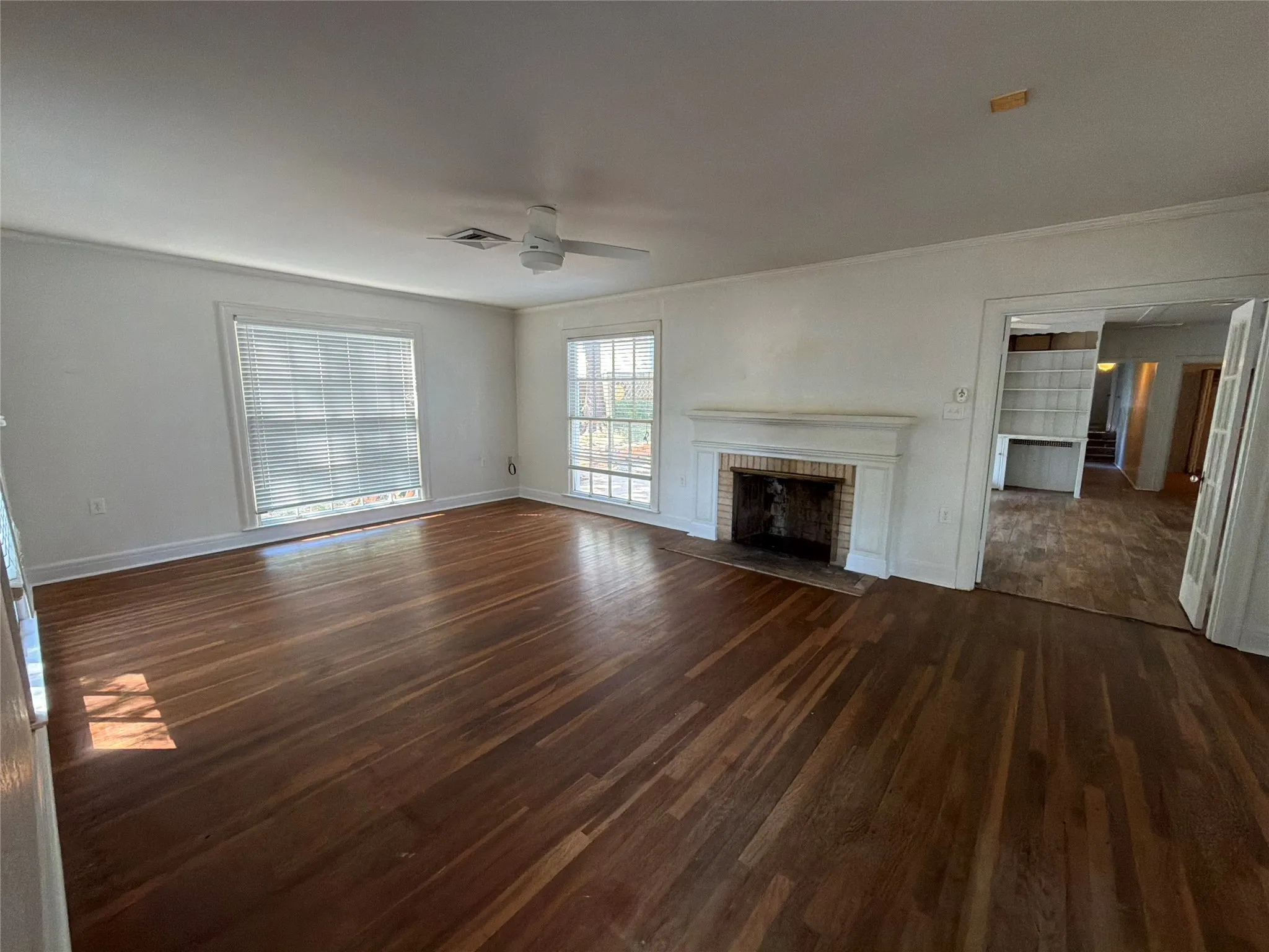 Single Family Residence For Sale in Anderson County , 1113 S Sylvan Avenue, Palestine, Texas 75801, 3 Bedroom, 2 Bathroom, 2 Garage spaces, 2,184 Sqft, built in 1938, mls#21397873, Real Estate Agent in Palestine, Homes For Sale in Anderson county, Homes For Sale in Palestine, Realtor in Palestine Texas, Real Estate Brokerage Independent Realty Texas, Luminita Cordes Realtor