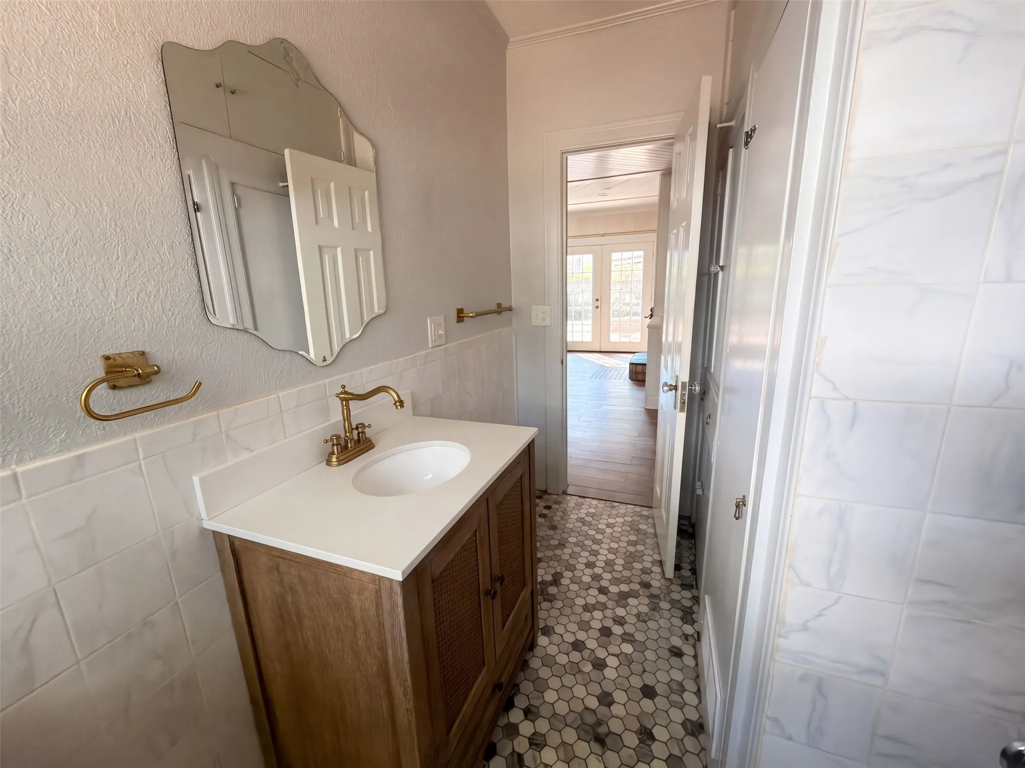 Single Family Residence For Sale in Anderson County , 1113 S Sylvan Avenue, Palestine, Texas 75801, 3 Bedroom, 2 Bathroom, 2 Garage spaces, 2,184 Sqft, built in 1938, mls#21397873, Real Estate Agent in Palestine, Homes For Sale in Anderson county, Homes For Sale in Palestine, Realtor in Palestine Texas, Real Estate Brokerage Independent Realty Texas, Luminita Cordes Realtor