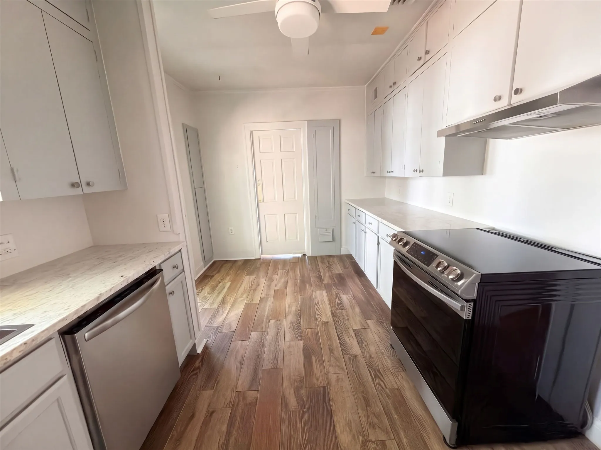 Single Family Residence For Sale in Anderson County , 1113 S Sylvan Avenue, Palestine, Texas 75801, 3 Bedroom, 2 Bathroom, 2 Garage spaces, 2,184 Sqft, built in 1938, mls#21397873, Real Estate Agent in Palestine, Homes For Sale in Anderson county, Homes For Sale in Palestine, Realtor in Palestine Texas, Real Estate Brokerage Independent Realty Texas, Luminita Cordes Realtor