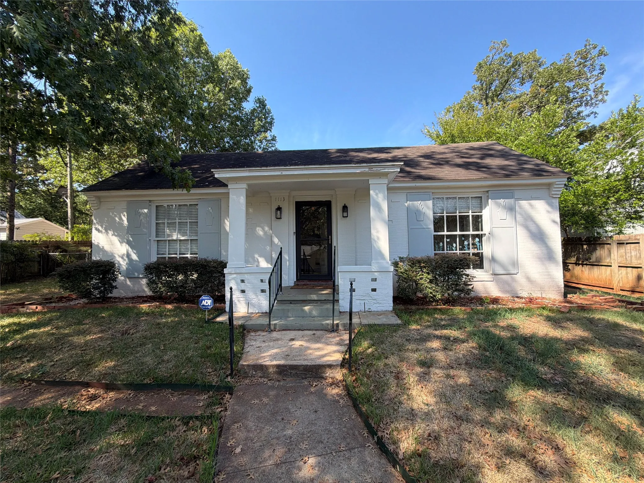 Single Family Residence For Sale in Anderson County , 1113 S Sylvan Avenue, Palestine, Texas 75801, 3 Bedroom, 2 Bathroom, 2 Garage spaces, 2,184 Sqft, built in 1938, mls#21397873, Real Estate Agent in Palestine, Homes For Sale in Anderson county, Homes For Sale in Palestine, Realtor in Palestine Texas, Real Estate Brokerage Independent Realty Texas, Luminita Cordes Realtor
