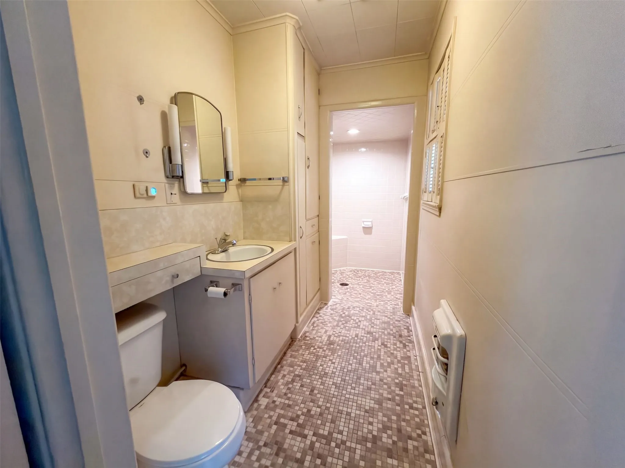 Single Family Residence For Sale in Anderson County , 1113 S Sylvan Avenue, Palestine, Texas 75801, 3 Bedroom, 2 Bathroom, 2 Garage spaces, 2,184 Sqft, built in 1938, mls#21397873, Real Estate Agent in Palestine, Homes For Sale in Anderson county, Homes For Sale in Palestine, Realtor in Palestine Texas, Real Estate Brokerage Independent Realty Texas, Luminita Cordes Realtor