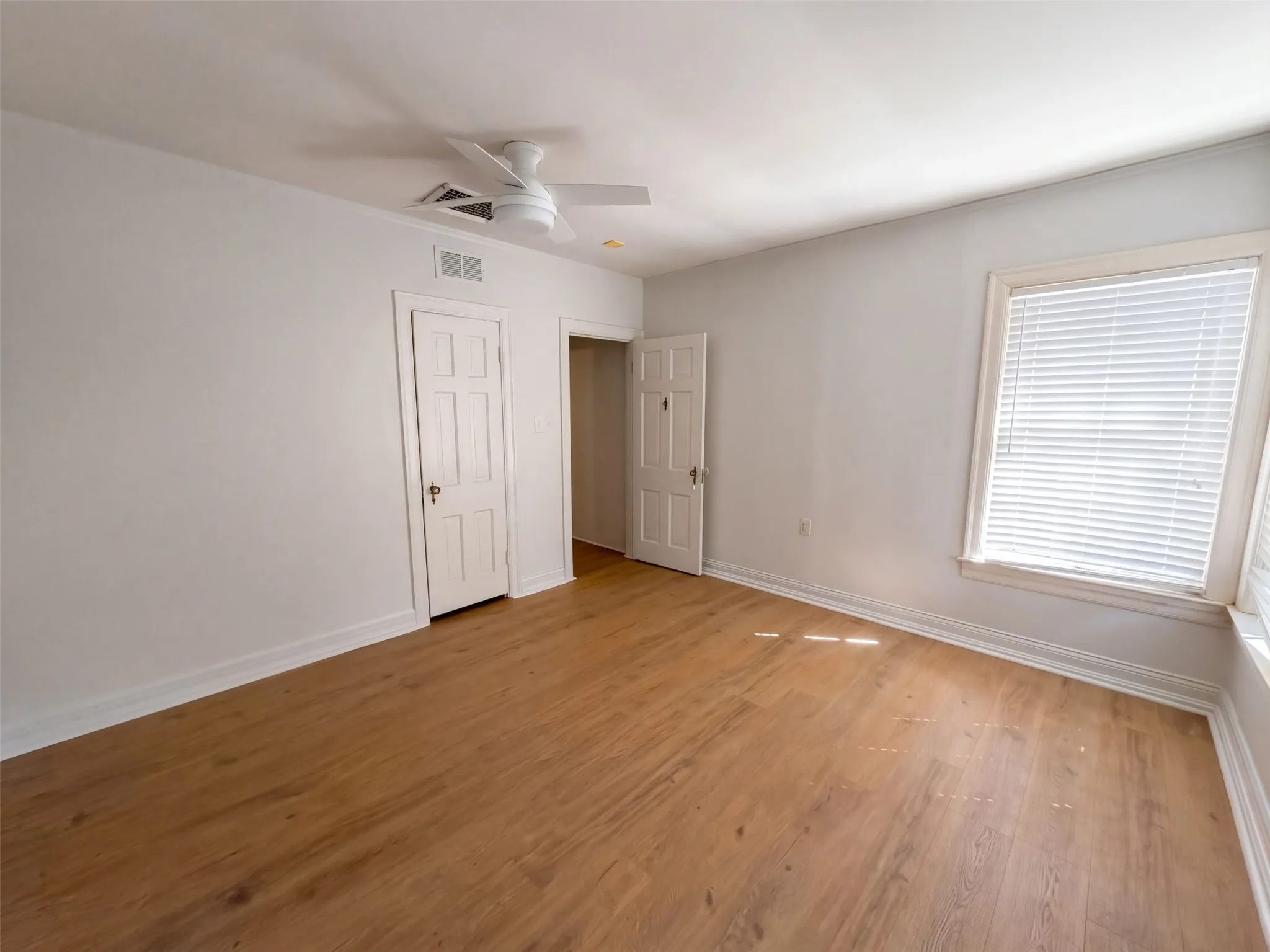 Single Family Residence For Sale in Anderson County , 1113 S Sylvan Avenue, Palestine, Texas 75801, 3 Bedroom, 2 Bathroom, 2 Garage spaces, 2,184 Sqft, built in 1938, mls#21397873, Real Estate Agent in Palestine, Homes For Sale in Anderson county, Homes For Sale in Palestine, Realtor in Palestine Texas, Real Estate Brokerage Independent Realty Texas, Luminita Cordes Realtor