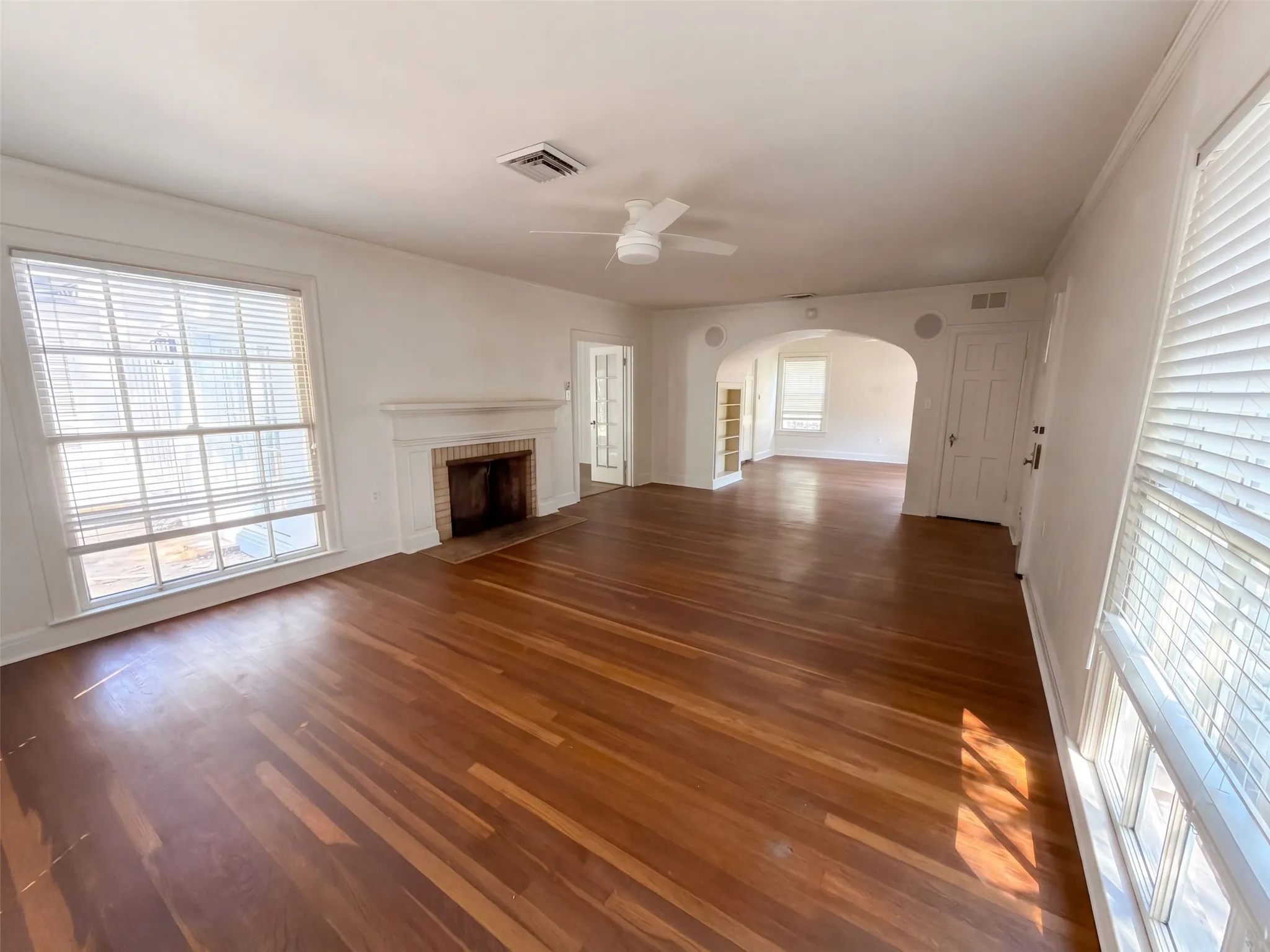 Single Family Residence For Sale in Anderson County , 1113 S Sylvan Avenue, Palestine, Texas 75801, 3 Bedroom, 2 Bathroom, 2 Garage spaces, 2,184 Sqft, built in 1938, mls#21397873, Real Estate Agent in Palestine, Homes For Sale in Anderson county, Homes For Sale in Palestine, Realtor in Palestine Texas, Real Estate Brokerage Independent Realty Texas, Luminita Cordes Realtor