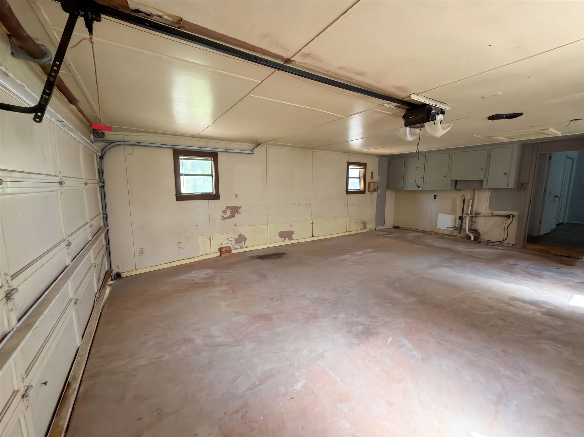 Single Family Residence For Sale in Anderson County , 1113 S Sylvan Avenue, Palestine, Texas 75801, 3 Bedroom, 2 Bathroom, 2 Garage spaces, 2,184 Sqft, built in 1938, mls#21397873, Real Estate Agent in Palestine, Homes For Sale in Anderson county, Homes For Sale in Palestine, Realtor in Palestine Texas, Real Estate Brokerage Independent Realty Texas, Luminita Cordes Realtor