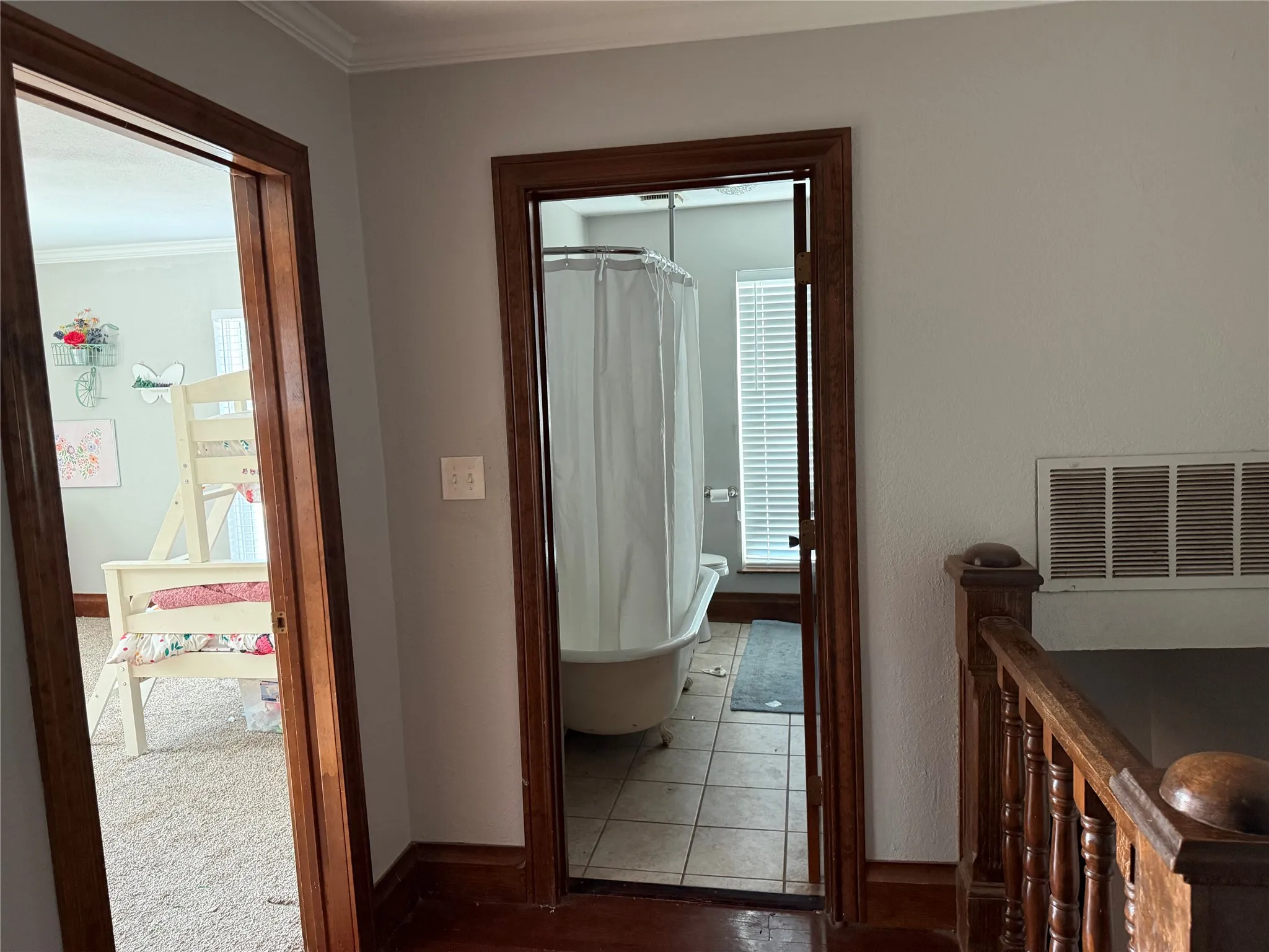 210 W Spring Upstairs