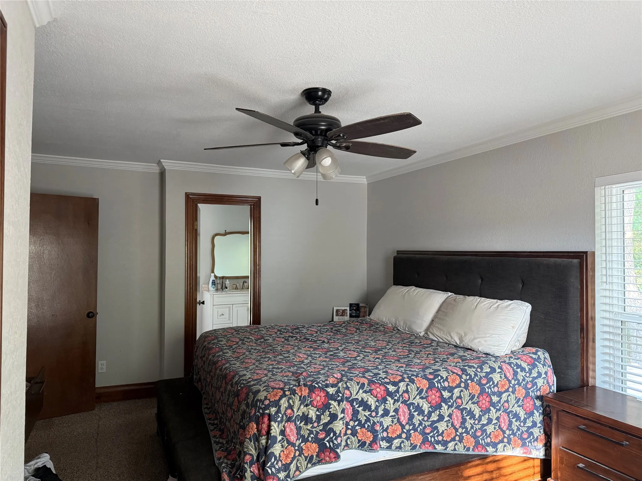 210 W Spring Upstairs Primary Bedroom