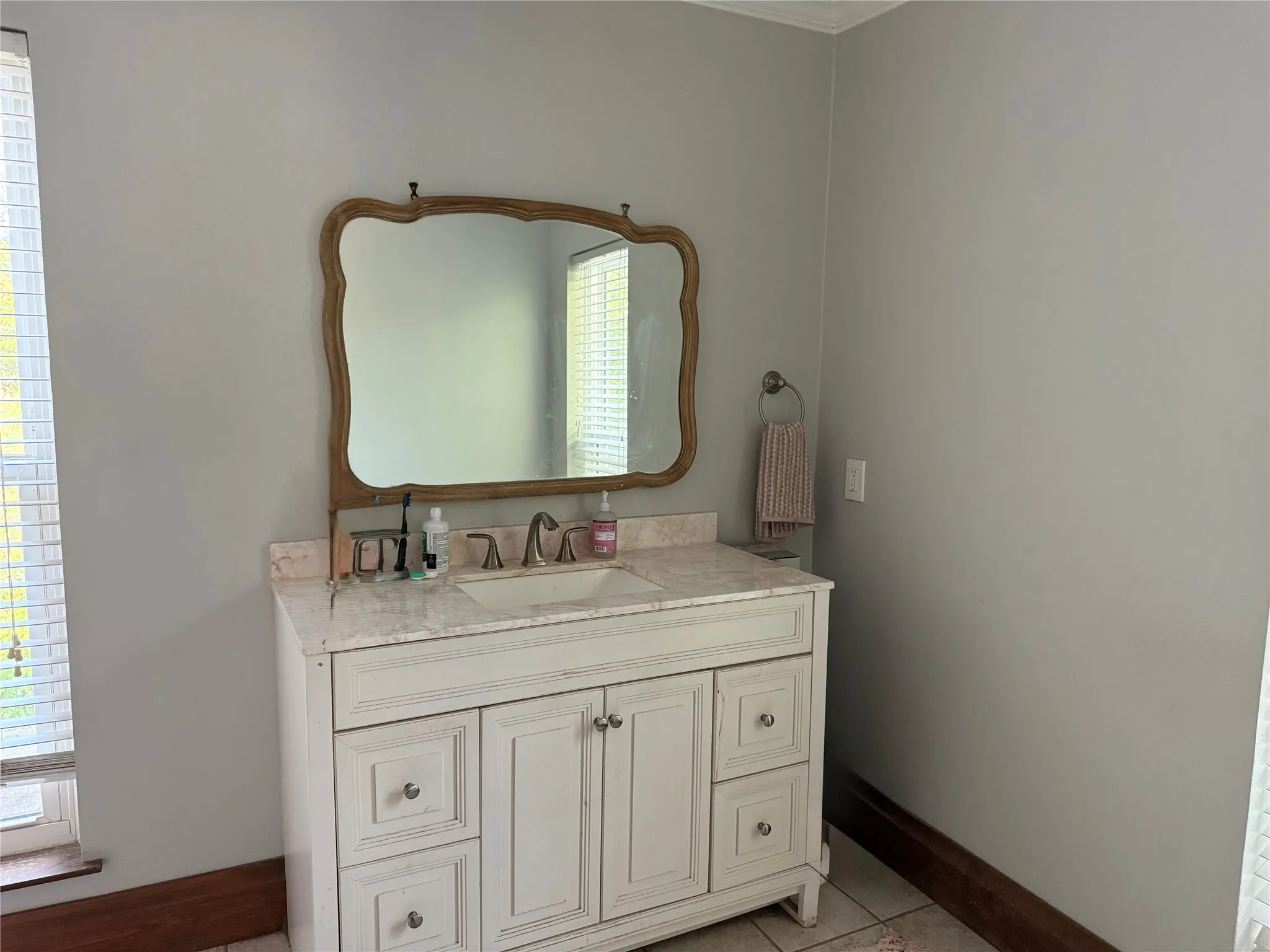 210 W Spring Upstairs Primary Bathroom