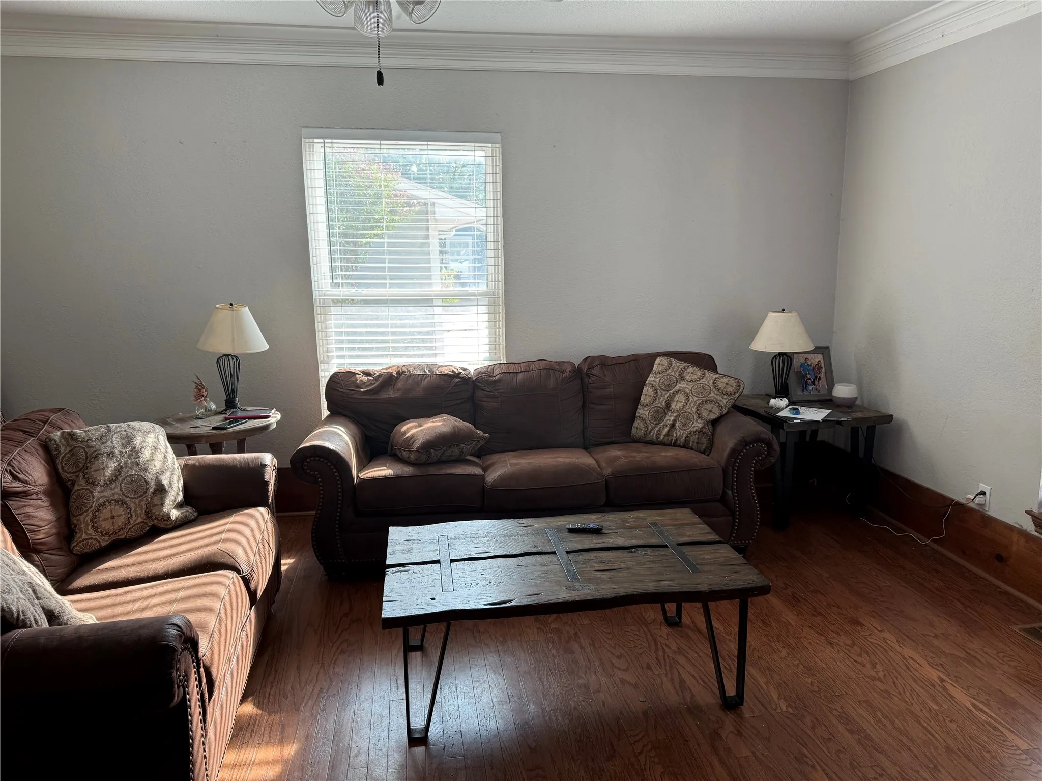 210 W Spring Living area