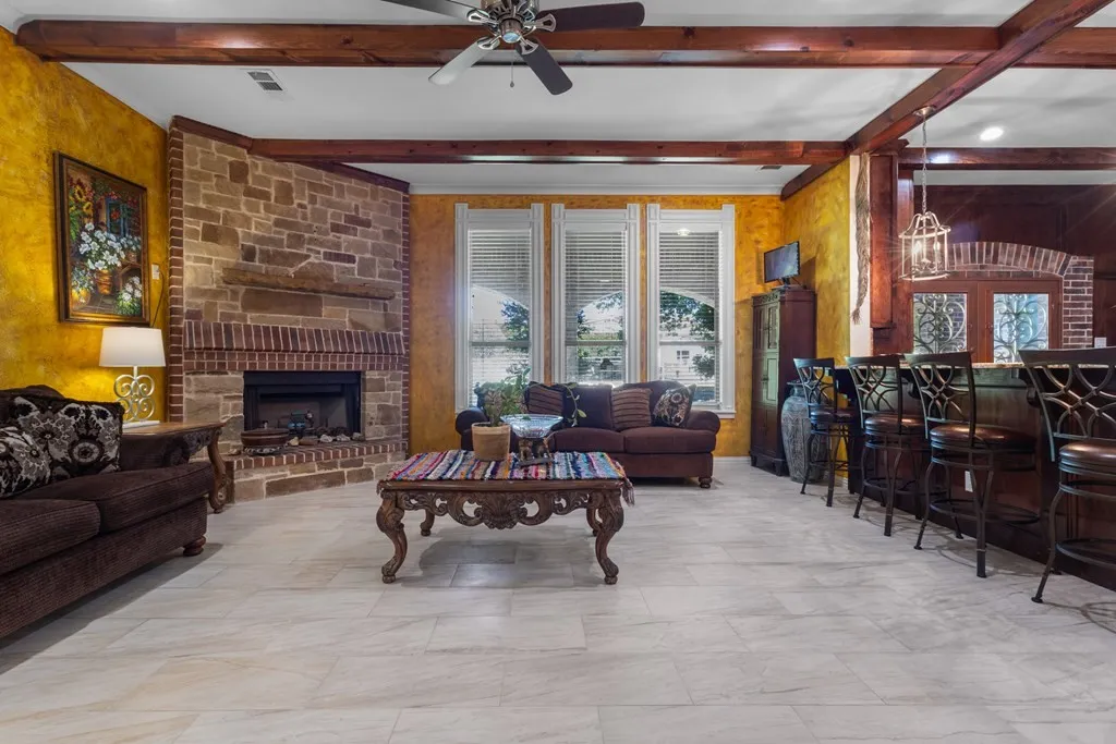 Single Family Residence For Sale in Kaufman County , 17909 Terrace Drive, Kemp, Texas 75143, 4 Bedroom, 3 Bathroom, 3 Garage spaces, 3,476 Sqft, built in 2016, mls#21397893, Real Estate Agent in Kemp, Homes For Sale in Kaufman county, Homes For Sale in Kemp, Realtor in Kemp Texas, Real Estate Brokerage Independent Realty Texas, Luminita Cordes Realtor