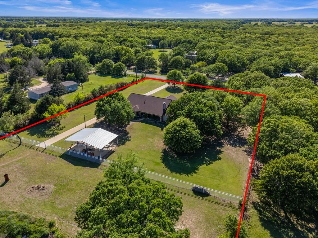 Single Family Residence For Sale in Kaufman County , 17909 Terrace Drive, Kemp, Texas 75143, 4 Bedroom, 3 Bathroom, 3 Garage spaces, 3,476 Sqft, built in 2016, mls#21397893, Real Estate Agent in Kemp, Homes For Sale in Kaufman county, Homes For Sale in Kemp, Realtor in Kemp Texas, Real Estate Brokerage Independent Realty Texas, Luminita Cordes Realtor