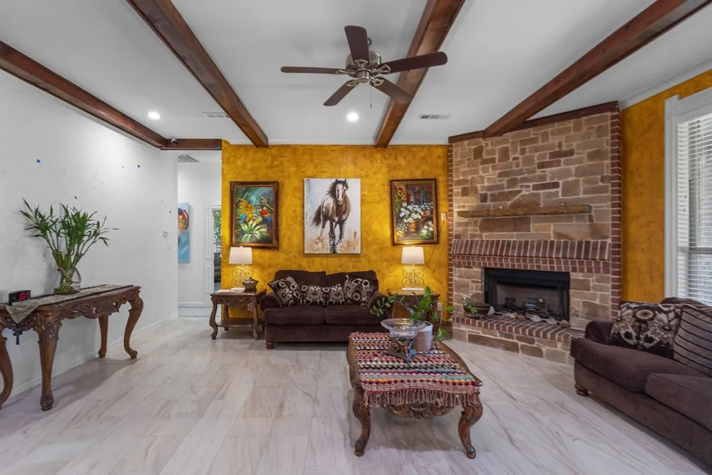 Single Family Residence For Sale in Kaufman County , 17909 Terrace Drive, Kemp, Texas 75143, 4 Bedroom, 3 Bathroom, 3 Garage spaces, 3,476 Sqft, built in 2016, mls#21397893, Real Estate Agent in Kemp, Homes For Sale in Kaufman county, Homes For Sale in Kemp, Realtor in Kemp Texas, Real Estate Brokerage Independent Realty Texas, Luminita Cordes Realtor