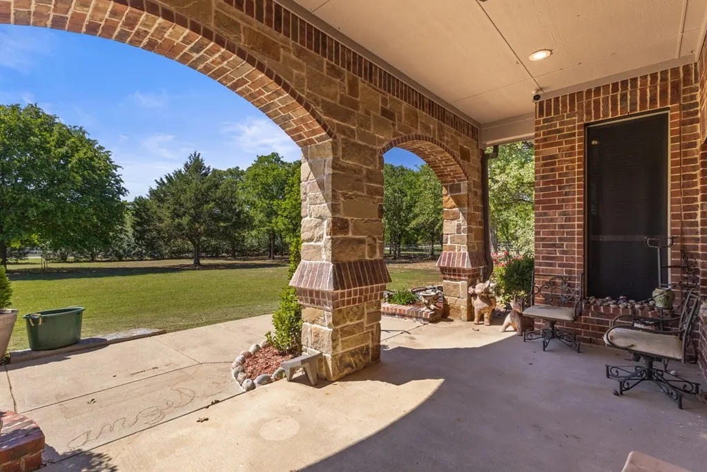 Single Family Residence For Sale in Kaufman County , 17909 Terrace Drive, Kemp, Texas 75143, 4 Bedroom, 3 Bathroom, 3 Garage spaces, 3,476 Sqft, built in 2016, mls#21397893, Real Estate Agent in Kemp, Homes For Sale in Kaufman county, Homes For Sale in Kemp, Realtor in Kemp Texas, Real Estate Brokerage Independent Realty Texas, Luminita Cordes Realtor