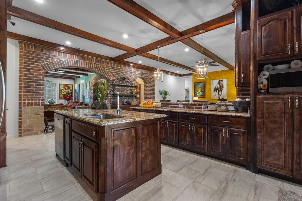 Single Family Residence For Sale in Kaufman County , 17909 Terrace Drive, Kemp, Texas 75143, 4 Bedroom, 3 Bathroom, 3 Garage spaces, 3,476 Sqft, built in 2016, mls#21397893, Real Estate Agent in Kemp, Homes For Sale in Kaufman county, Homes For Sale in Kemp, Realtor in Kemp Texas, Real Estate Brokerage Independent Realty Texas, Luminita Cordes Realtor