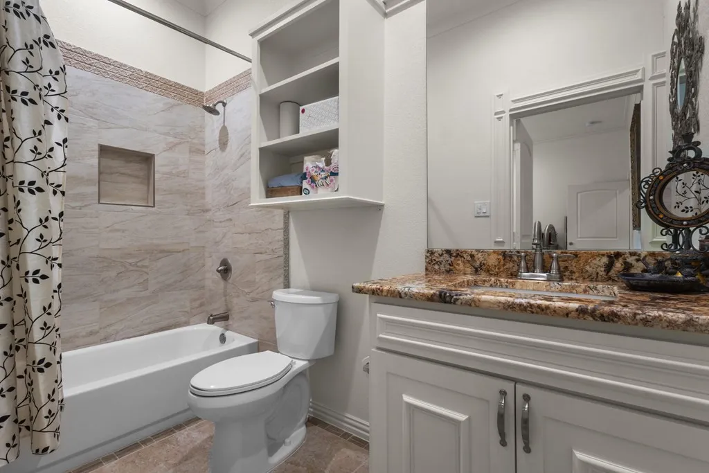 Single Family Residence For Sale in Kaufman County , 17909 Terrace Drive, Kemp, Texas 75143, 4 Bedroom, 3 Bathroom, 3 Garage spaces, 3,476 Sqft, built in 2016, mls#21397893, Real Estate Agent in Kemp, Homes For Sale in Kaufman county, Homes For Sale in Kemp, Realtor in Kemp Texas, Real Estate Brokerage Independent Realty Texas, Luminita Cordes Realtor
