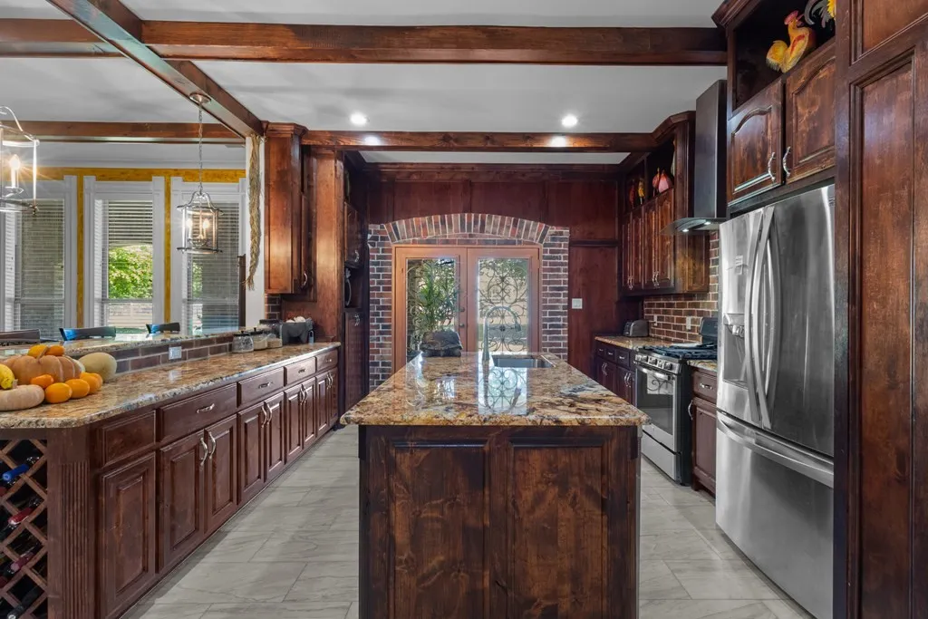 Single Family Residence For Sale in Kaufman County , 17909 Terrace Drive, Kemp, Texas 75143, 4 Bedroom, 3 Bathroom, 3 Garage spaces, 3,476 Sqft, built in 2016, mls#21397893, Real Estate Agent in Kemp, Homes For Sale in Kaufman county, Homes For Sale in Kemp, Realtor in Kemp Texas, Real Estate Brokerage Independent Realty Texas, Luminita Cordes Realtor
