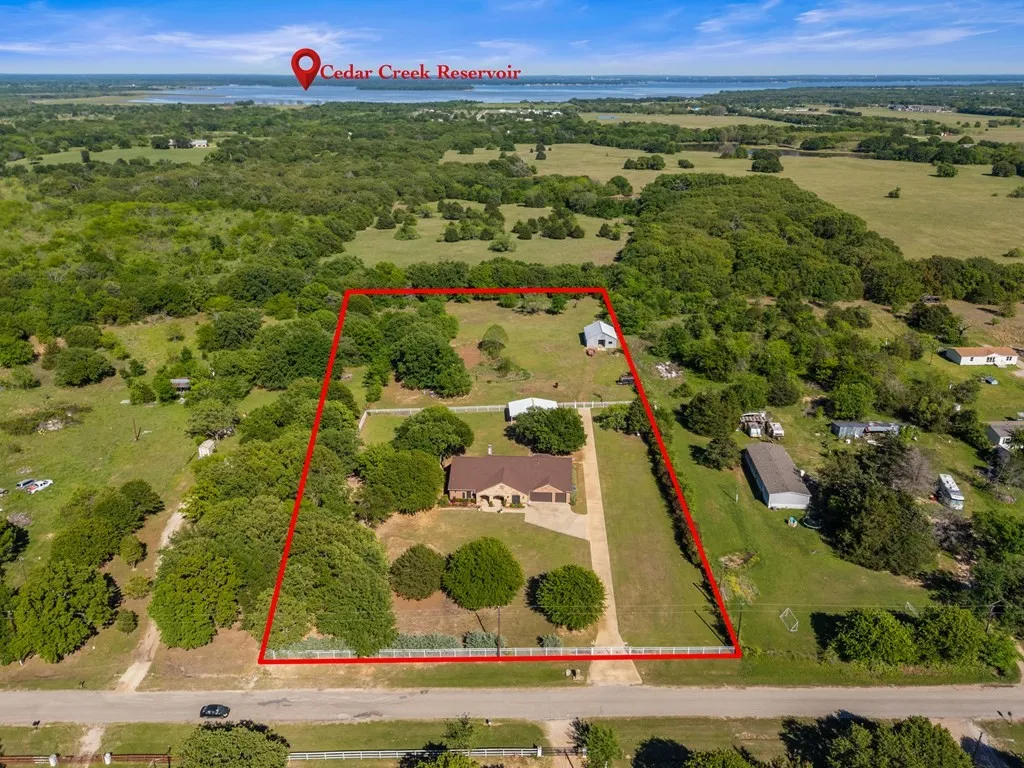 Single Family Residence For Sale in Kaufman County , 17909 Terrace Drive, Kemp, Texas 75143, 4 Bedroom, 3 Bathroom, 3 Garage spaces, 3,476 Sqft, built in 2016, mls#21397893, Real Estate Agent in Kemp, Homes For Sale in Kaufman county, Homes For Sale in Kemp, Realtor in Kemp Texas, Real Estate Brokerage Independent Realty Texas, Luminita Cordes Realtor