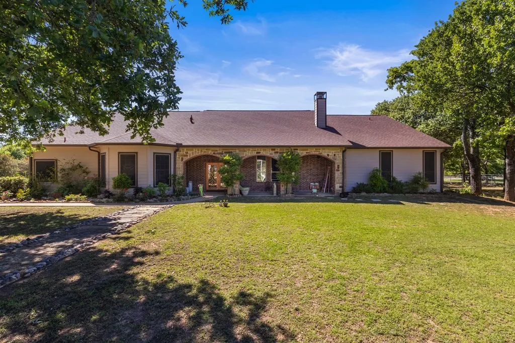 Single Family Residence For Sale in Kaufman County , 17909 Terrace Drive, Kemp, Texas 75143, 4 Bedroom, 3 Bathroom, 3 Garage spaces, 3,476 Sqft, built in 2016, mls#21397893, Real Estate Agent in Kemp, Homes For Sale in Kaufman county, Homes For Sale in Kemp, Realtor in Kemp Texas, Real Estate Brokerage Independent Realty Texas, Luminita Cordes Realtor