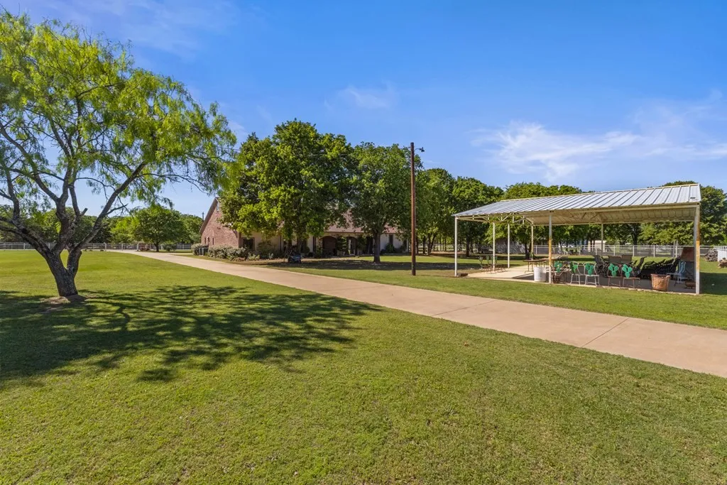 Single Family Residence For Sale in Kaufman County , 17909 Terrace Drive, Kemp, Texas 75143, 4 Bedroom, 3 Bathroom, 3 Garage spaces, 3,476 Sqft, built in 2016, mls#21397893, Real Estate Agent in Kemp, Homes For Sale in Kaufman county, Homes For Sale in Kemp, Realtor in Kemp Texas, Real Estate Brokerage Independent Realty Texas, Luminita Cordes Realtor