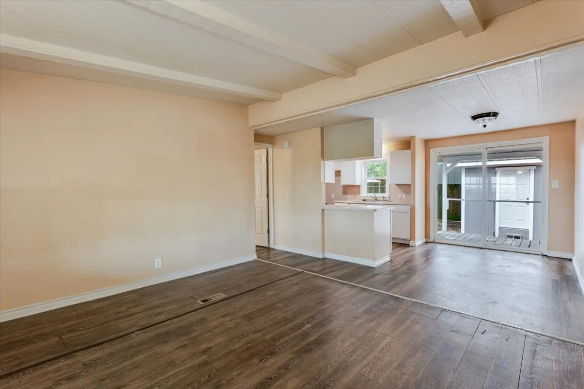 Manufactured Home For Rent in Johnson County , 209 Wicker Hill Road, Burleson, Texas 76028, 3 Bedroom, 2 Bathroom, Garage spaces, 1,056 Sqft, built in 1986, mls#21397898, Real Estate Agent in Burleson, Homes For Rent in Johnson county, Homes For Rent in Burleson, Realtor in Burleson Texas, Real Estate Brokerage Independent Realty Texas, Luminita Cordes Realtor