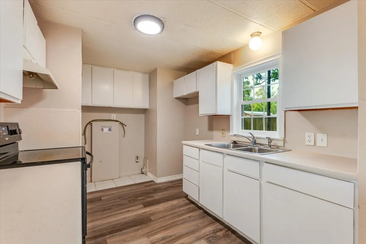 Manufactured Home For Rent in Johnson County , 209 Wicker Hill Road, Burleson, Texas 76028, 3 Bedroom, 2 Bathroom, Garage spaces, 1,056 Sqft, built in 1986, mls#21397898, Real Estate Agent in Burleson, Homes For Rent in Johnson county, Homes For Rent in Burleson, Realtor in Burleson Texas, Real Estate Brokerage Independent Realty Texas, Luminita Cordes Realtor
