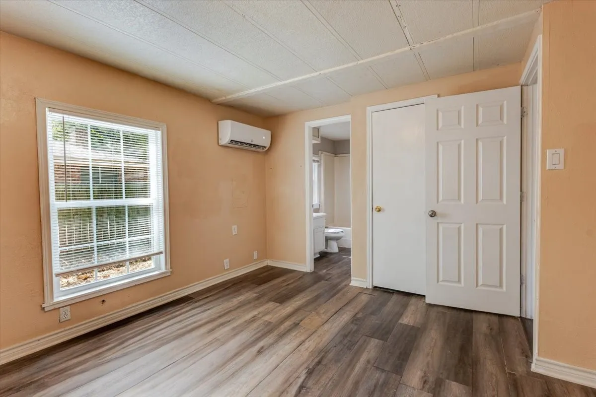 Manufactured Home For Rent in Johnson County , 209 Wicker Hill Road, Burleson, Texas 76028, 3 Bedroom, 2 Bathroom, Garage spaces, 1,056 Sqft, built in 1986, mls#21397898, Real Estate Agent in Burleson, Homes For Rent in Johnson county, Homes For Rent in Burleson, Realtor in Burleson Texas, Real Estate Brokerage Independent Realty Texas, Luminita Cordes Realtor