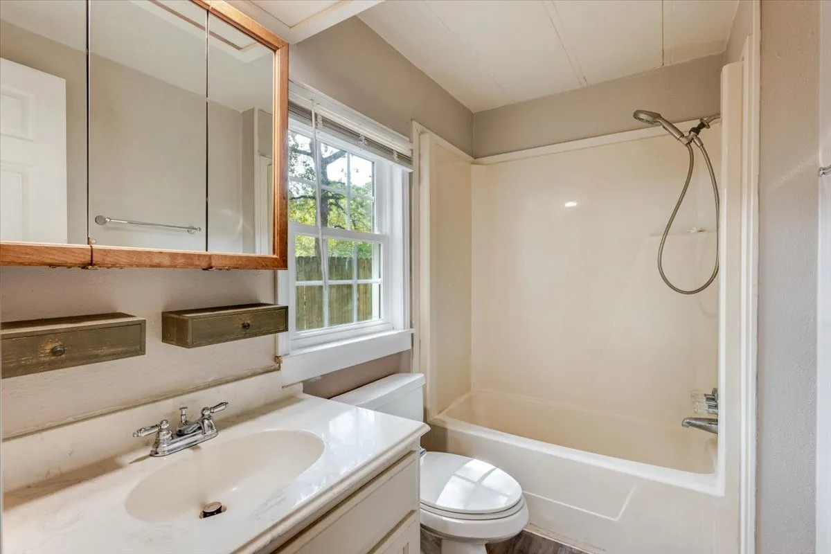 Manufactured Home For Rent in Johnson County , 209 Wicker Hill Road, Burleson, Texas 76028, 3 Bedroom, 2 Bathroom, Garage spaces, 1,056 Sqft, built in 1986, mls#21397898, Real Estate Agent in Burleson, Homes For Rent in Johnson county, Homes For Rent in Burleson, Realtor in Burleson Texas, Real Estate Brokerage Independent Realty Texas, Luminita Cordes Realtor