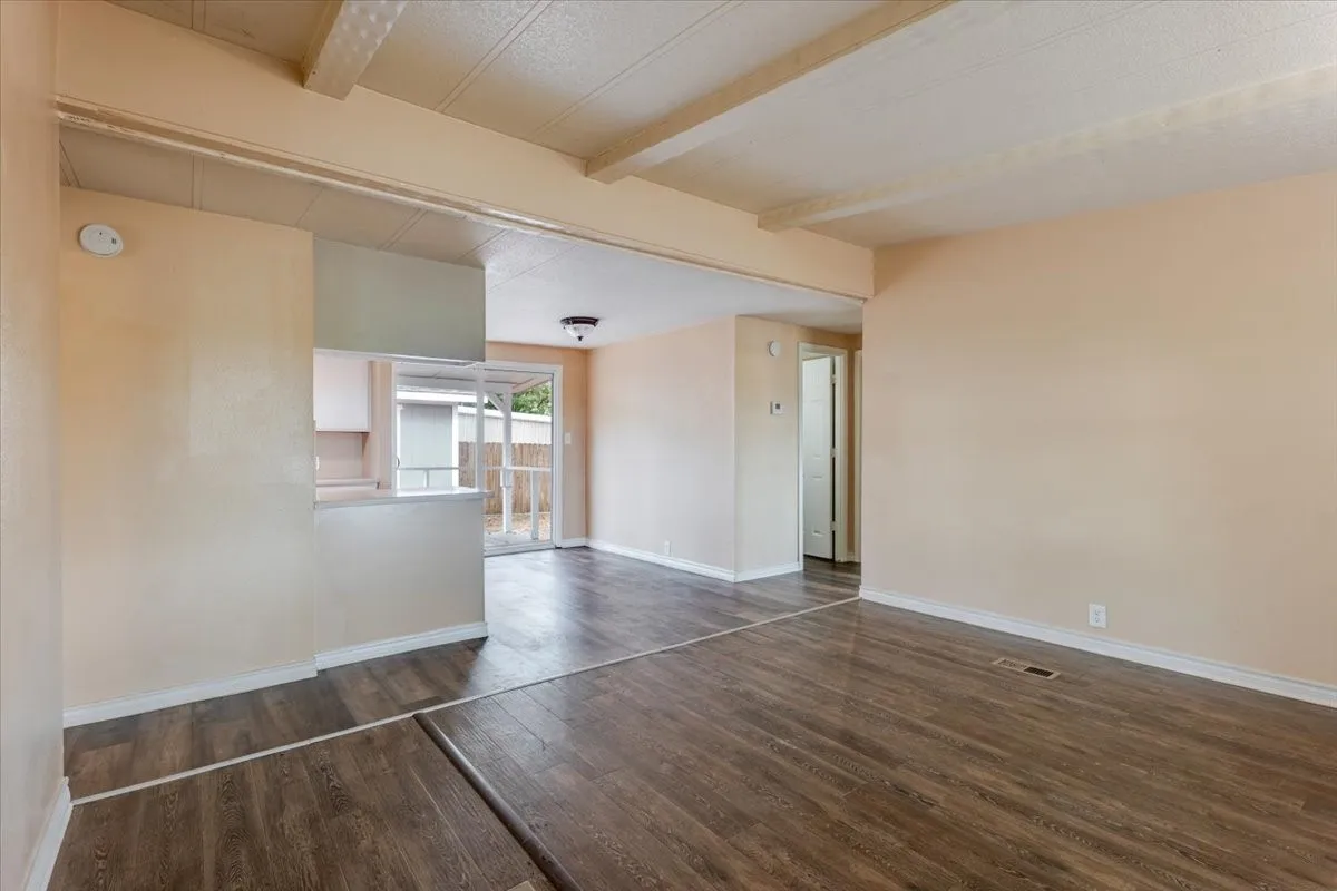 Manufactured Home For Rent in Johnson County , 209 Wicker Hill Road, Burleson, Texas 76028, 3 Bedroom, 2 Bathroom, Garage spaces, 1,056 Sqft, built in 1986, mls#21397898, Real Estate Agent in Burleson, Homes For Rent in Johnson county, Homes For Rent in Burleson, Realtor in Burleson Texas, Real Estate Brokerage Independent Realty Texas, Luminita Cordes Realtor