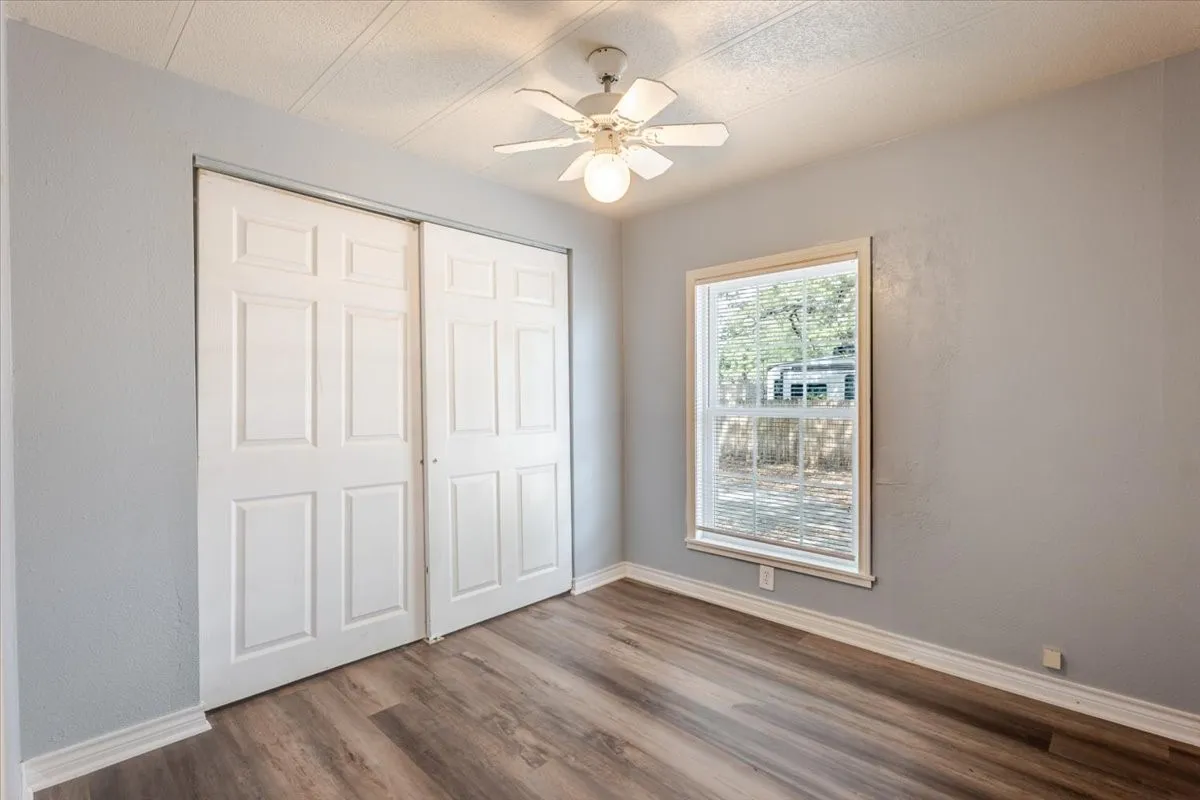 Manufactured Home For Rent in Johnson County , 209 Wicker Hill Road, Burleson, Texas 76028, 3 Bedroom, 2 Bathroom, Garage spaces, 1,056 Sqft, built in 1986, mls#21397898, Real Estate Agent in Burleson, Homes For Rent in Johnson county, Homes For Rent in Burleson, Realtor in Burleson Texas, Real Estate Brokerage Independent Realty Texas, Luminita Cordes Realtor